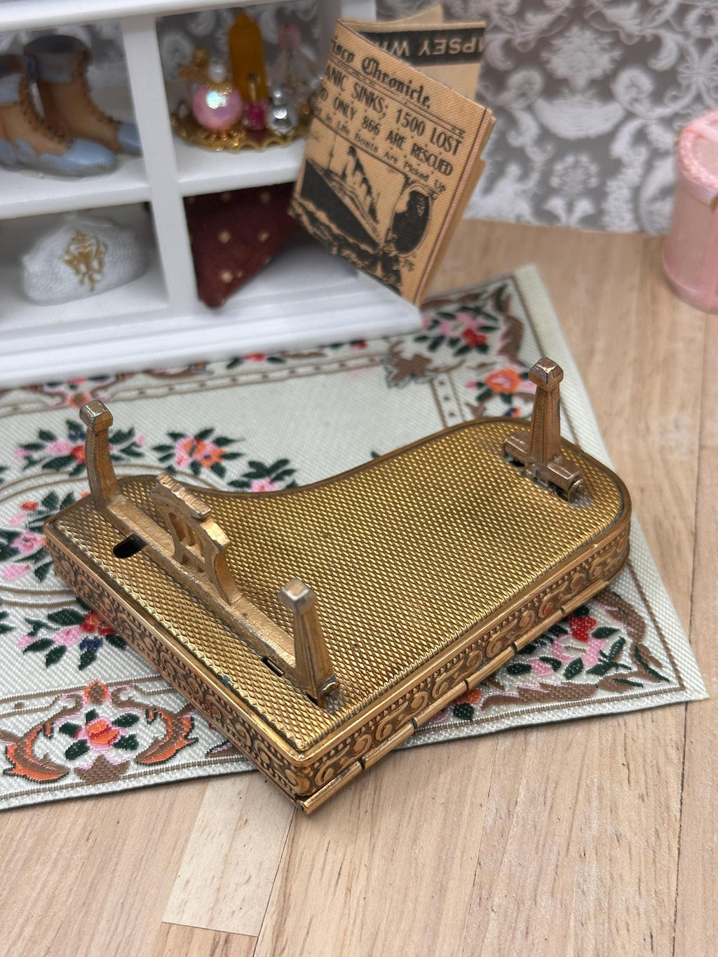 Vintage 1950s Pygmalion Sonata No. 21 Grand Piano Powder Compact – Original Puff & Sifter