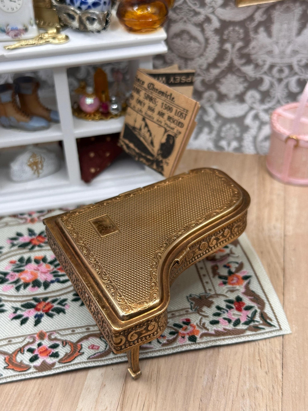 Vintage 1950s Pygmalion Sonata No. 21 Grand Piano Powder Compact – Original Puff & Sifter