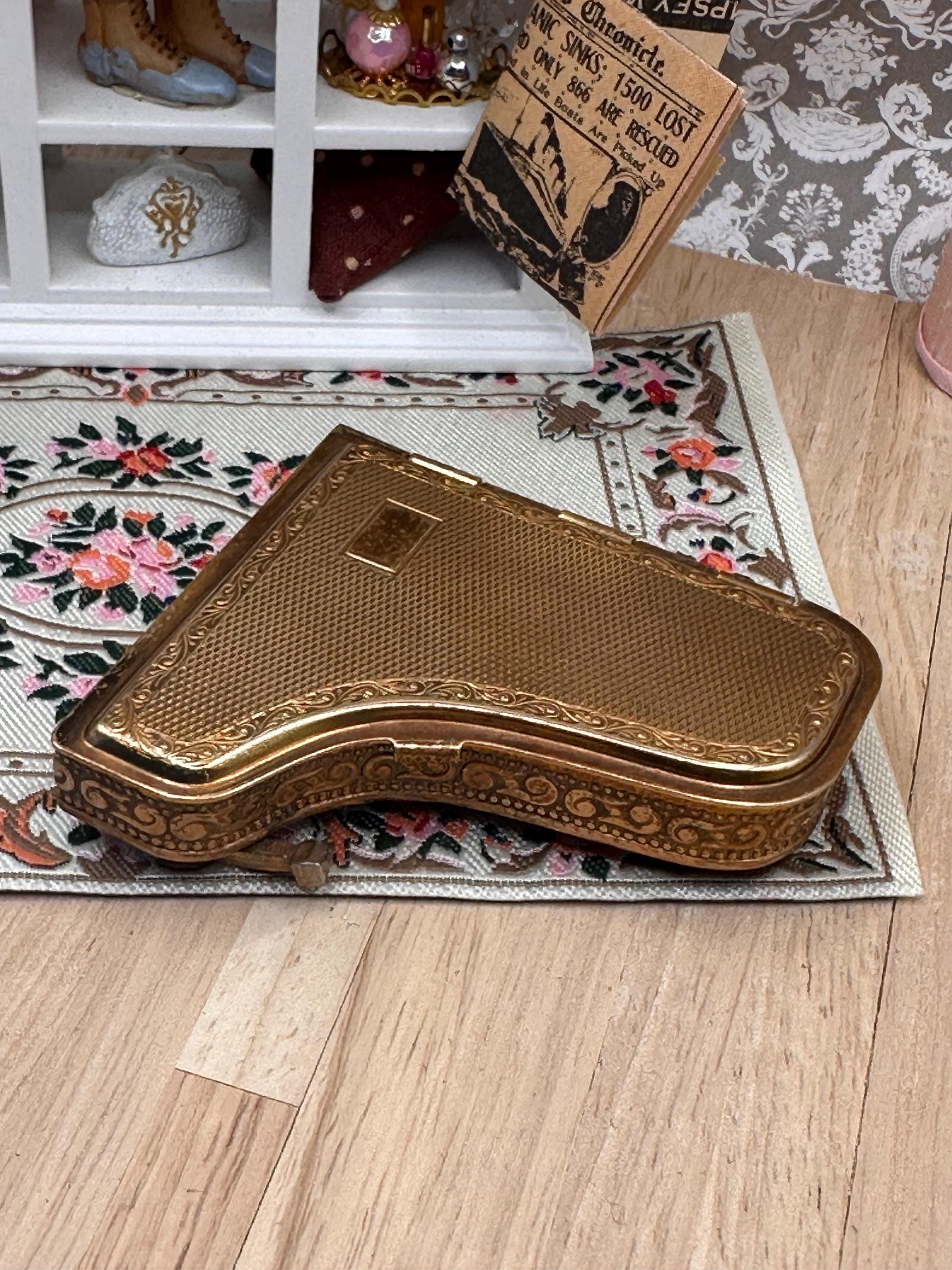 Vintage 1950s Pygmalion Sonata No. 21 Grand Piano Powder Compact – Original Puff & Sifter