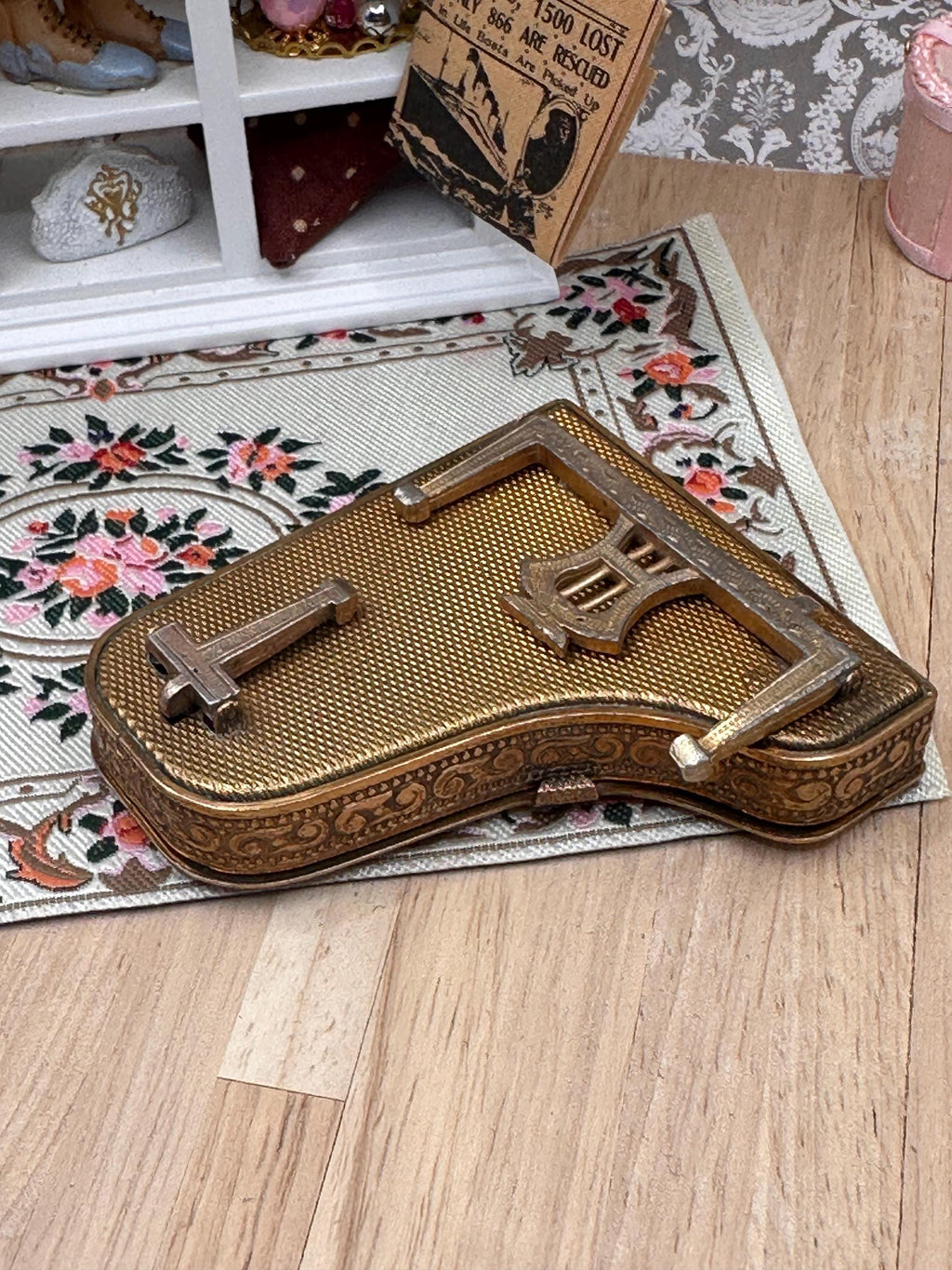 Vintage 1950s Pygmalion Sonata No. 21 Grand Piano Powder Compact – Original Puff & Sifter