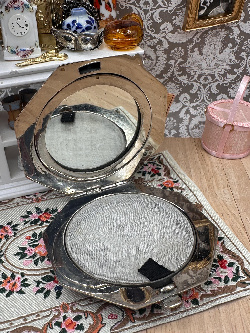 Vintage 1930s India Map Powder Compact – Pink Celluloid – Five Ruby Set – Art Deco