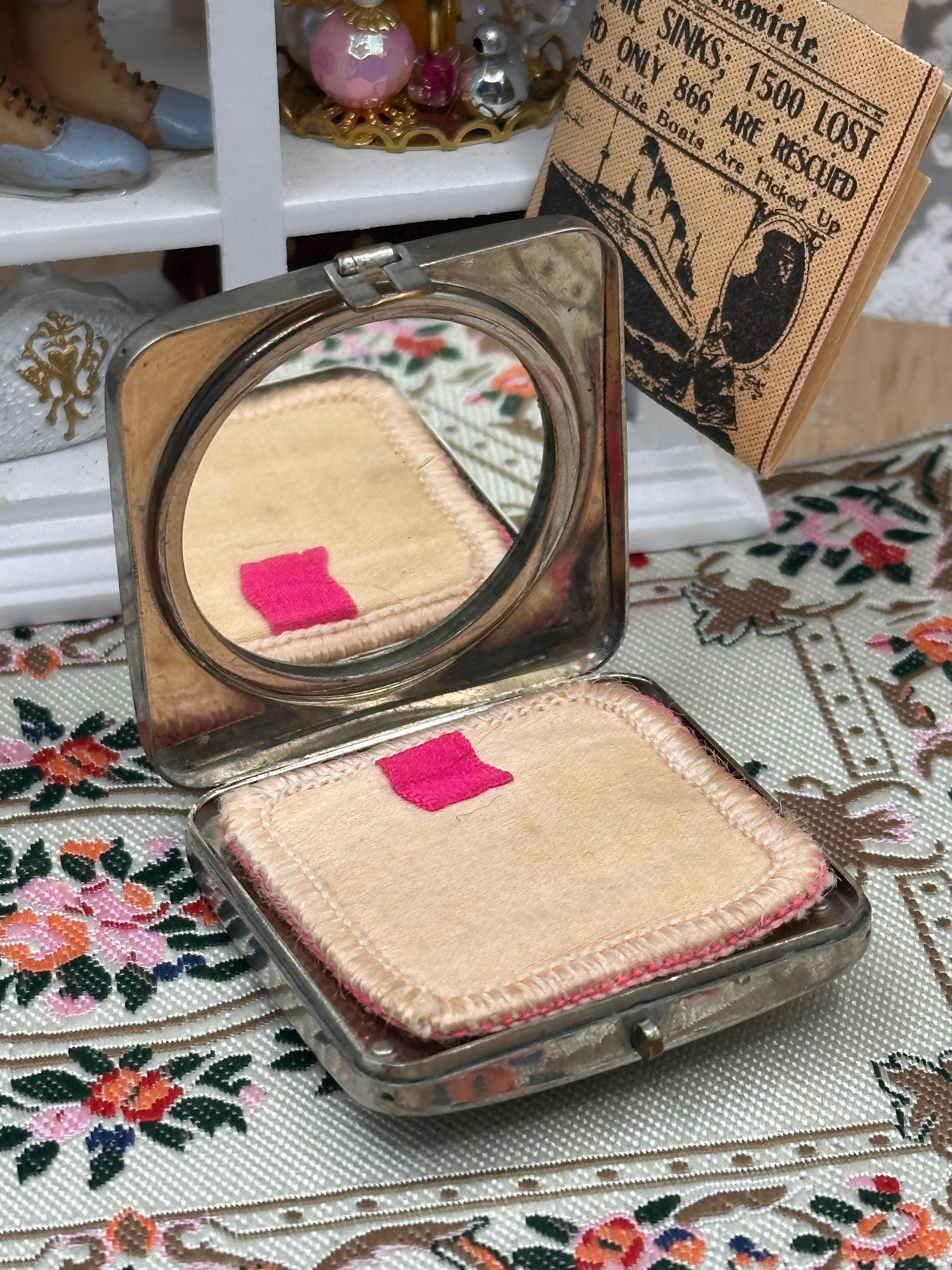 Vintage Richard Hudnut DuBarry Miniature Powder Compact – Art Deco Spider Web – 1920s/30s – 4cm