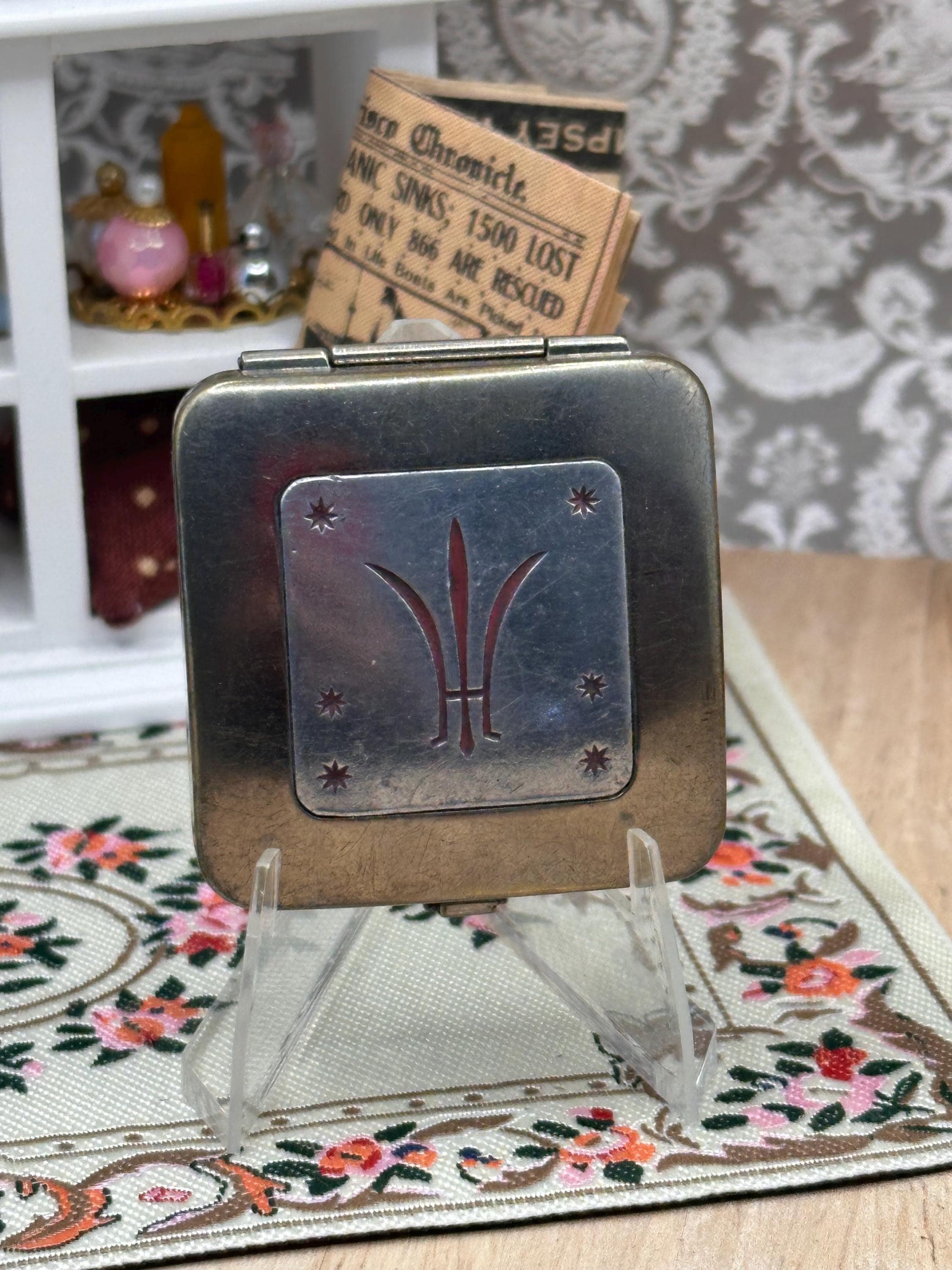 Vintage Richard Hudnut DuBarry Miniature Powder Compact – Art Deco Spider Web – 1920s/30s – 4cm