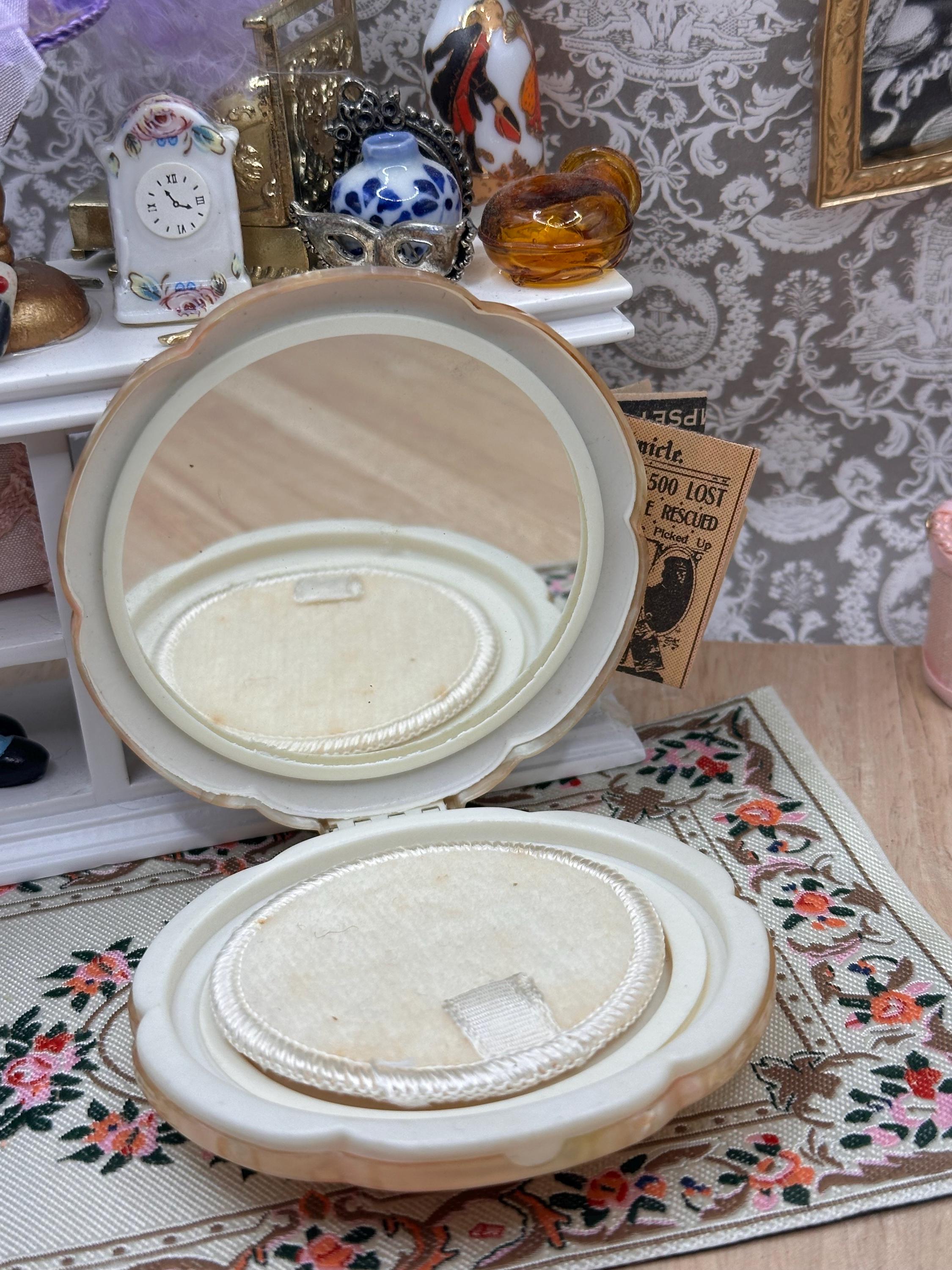 Vintage Japanese Scottie Dog Powder Compact – Pearlescent Celluloid – Near Mint – 1940s/50s