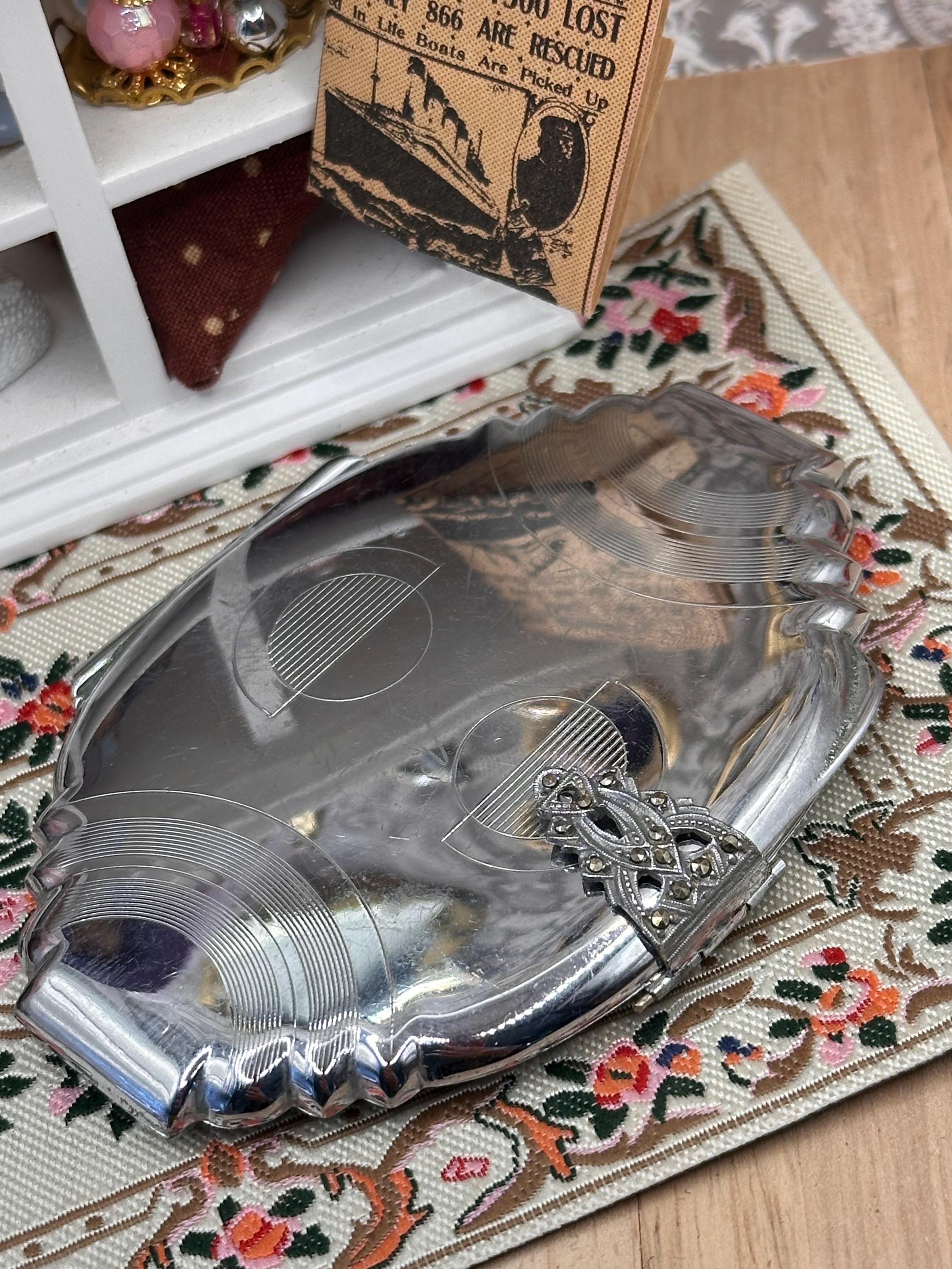 Vintage 1930s Art Deco Chrome Powder Compact with Marcasite Clasp – Geometric Design
