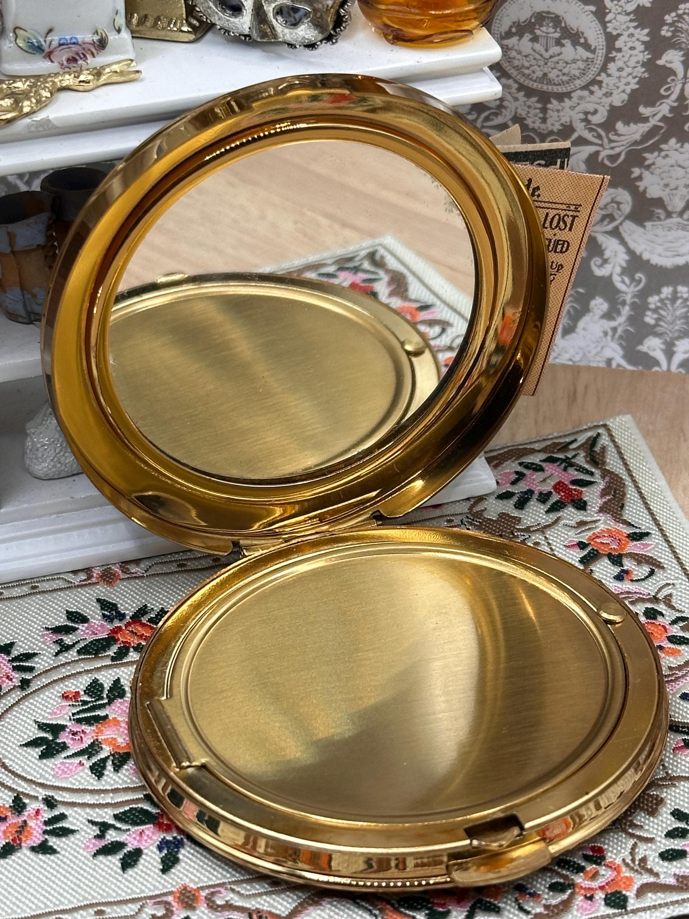 Vintage Ciro of Bond Street Black Enamel Powder Compact 7cm – Unused with Original Puff, Sifter & Pouch