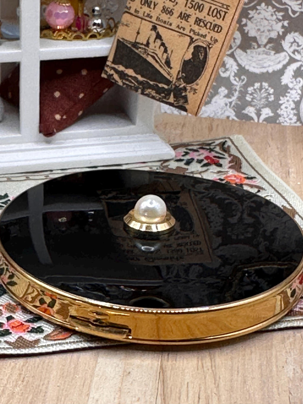 Vintage Ciro of Bond Street Black Enamel Powder Compact 7cm – Unused with Original Puff, Sifter & Pouch