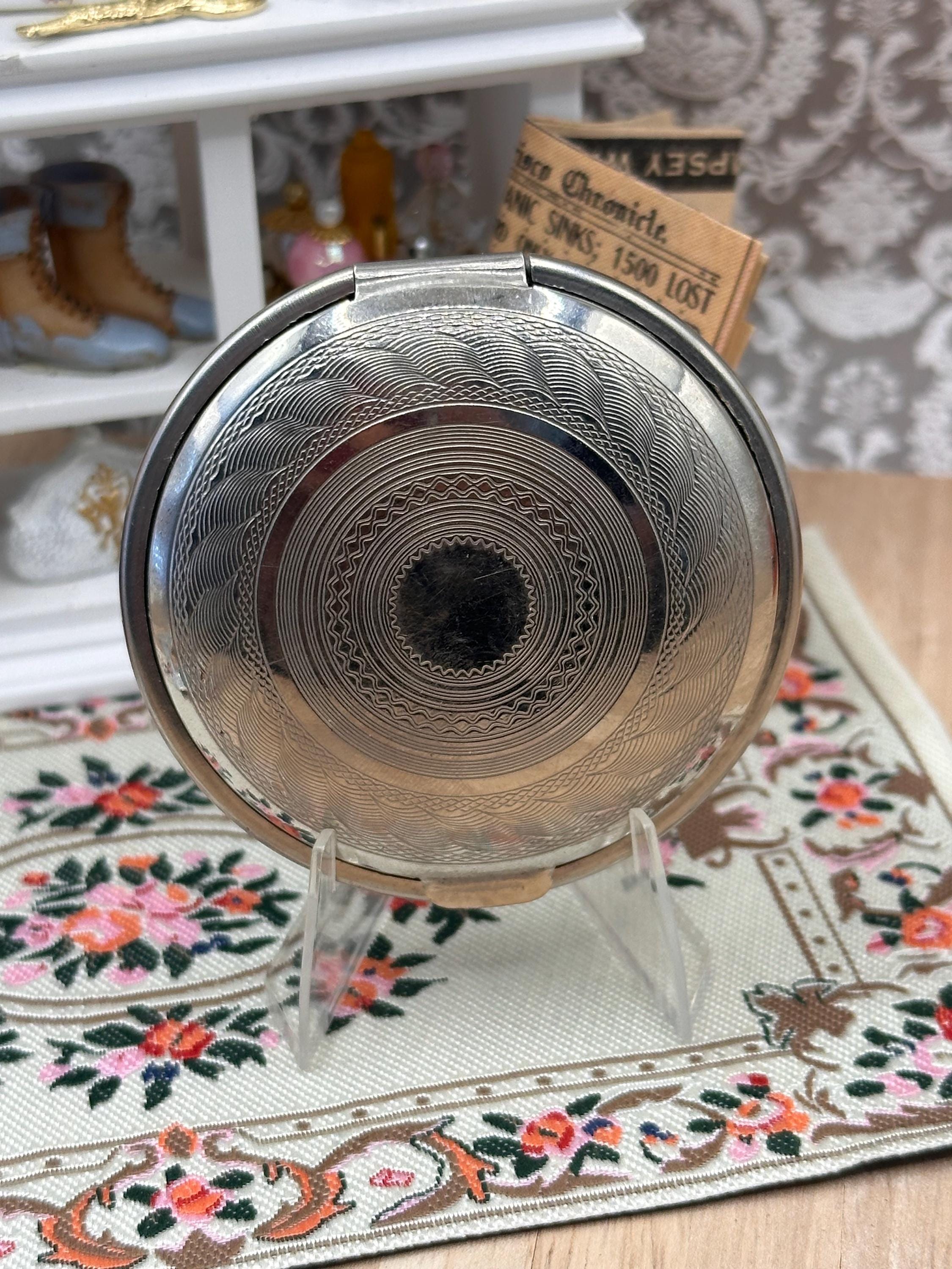 Vintage 1920s Richard Hudnut Art Deco Silver Tone Domed Powder Compact – Original Orange Silk Puff