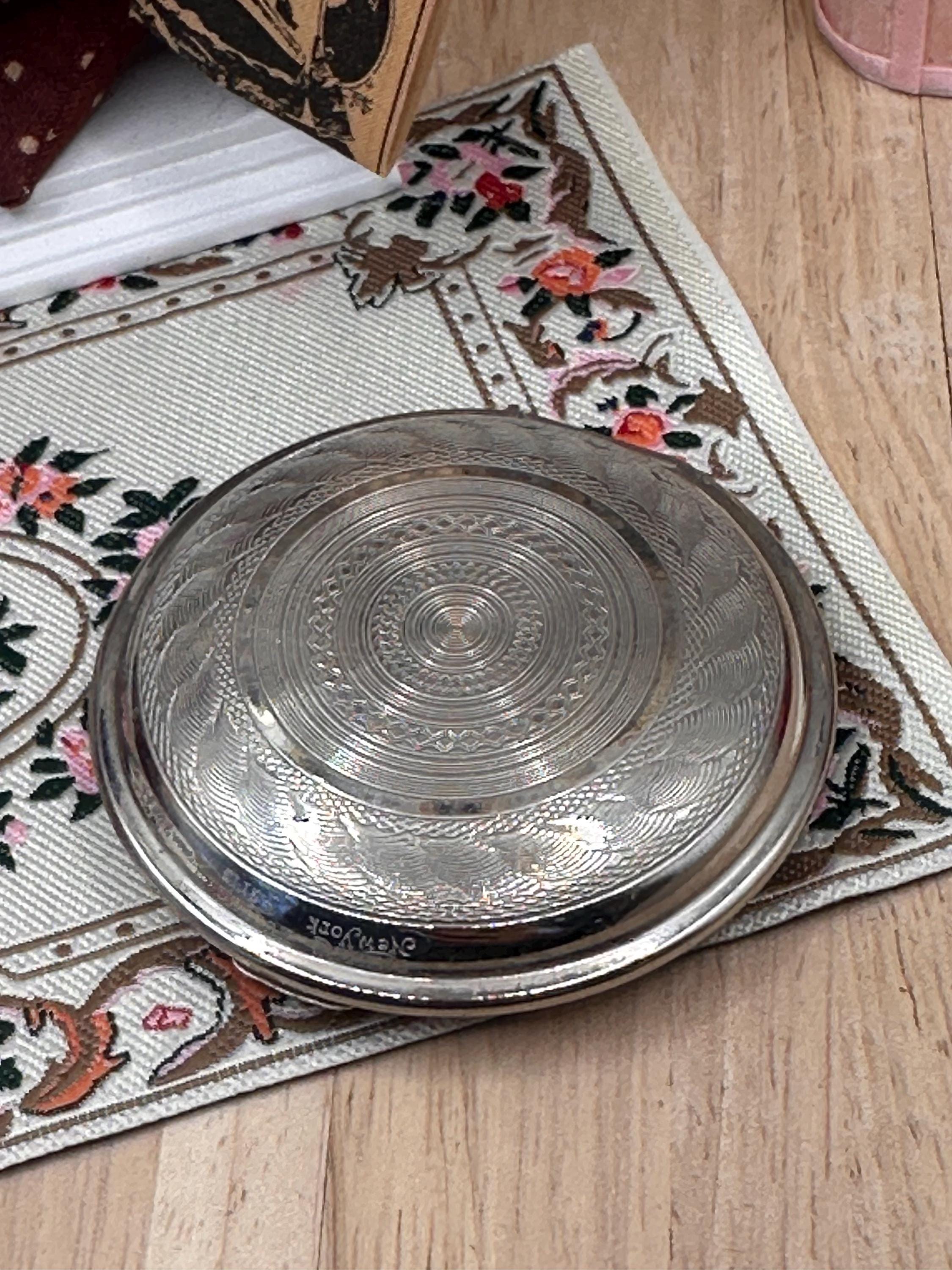Vintage 1920s Richard Hudnut Art Deco Silver Tone Domed Powder Compact – Original Orange Silk Puff