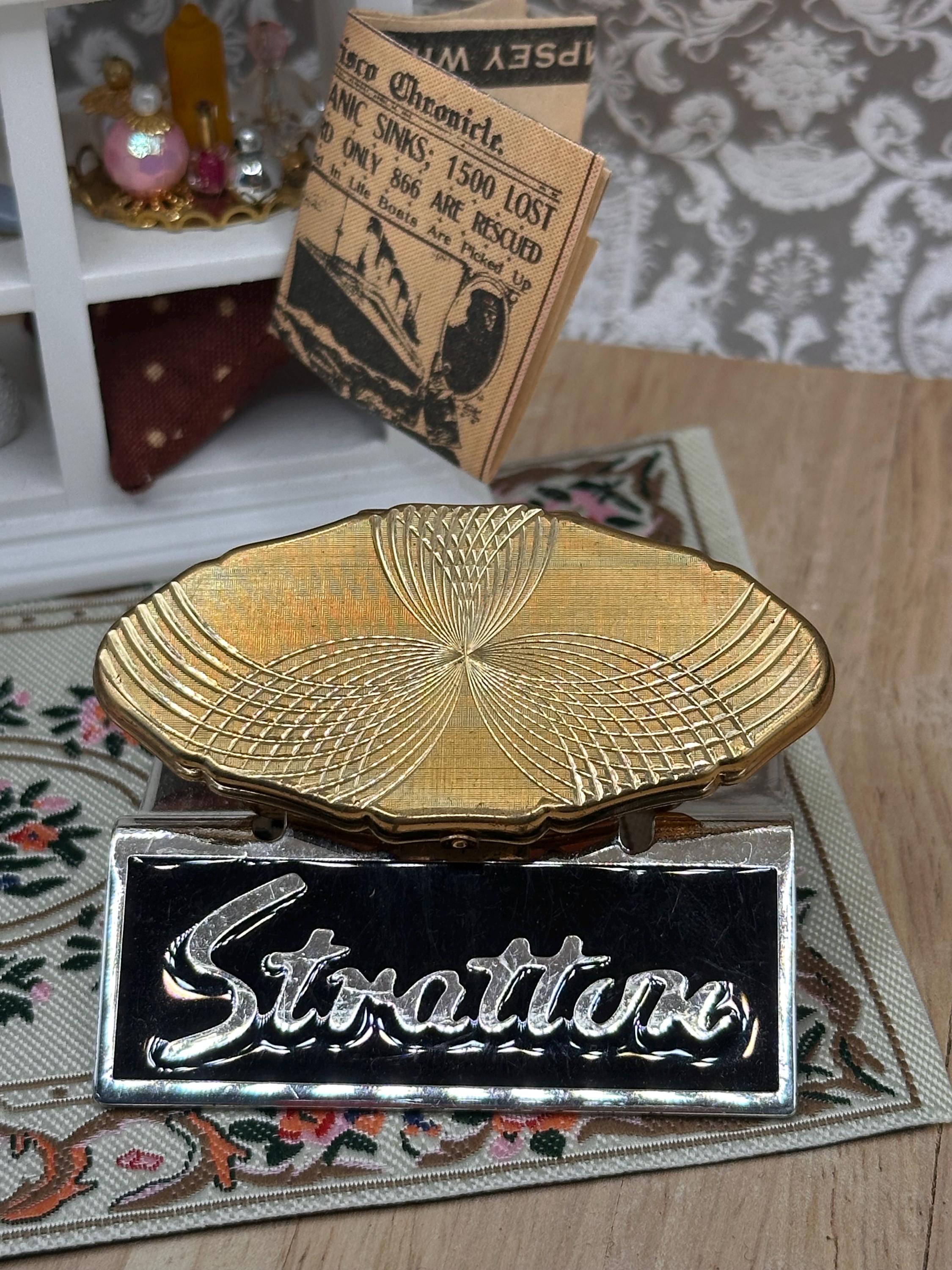 Vintage Stratton Lip View Folding Handbag Mirror Gold Tone Engine Turned 6cm