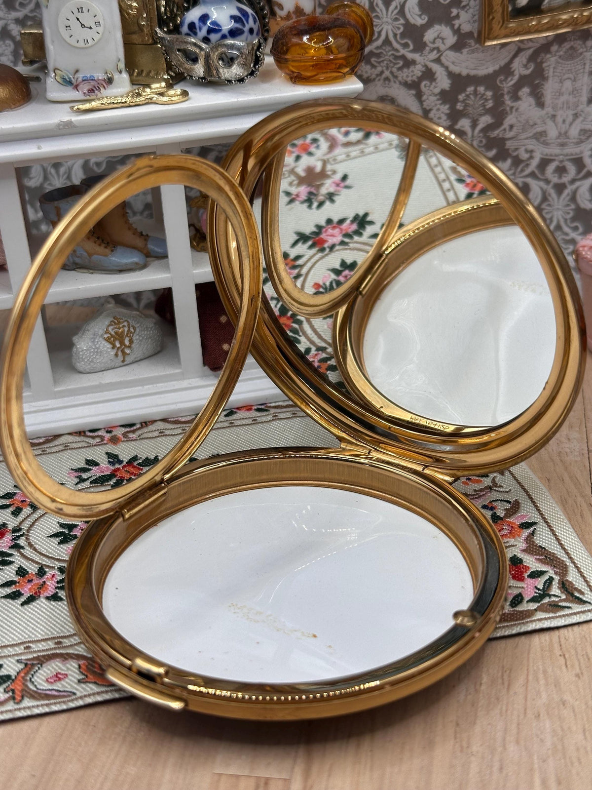 Vintage 1950s Stratton Convertible Powder Compact – Cobalt Blue Swans & Reeds – 8cm