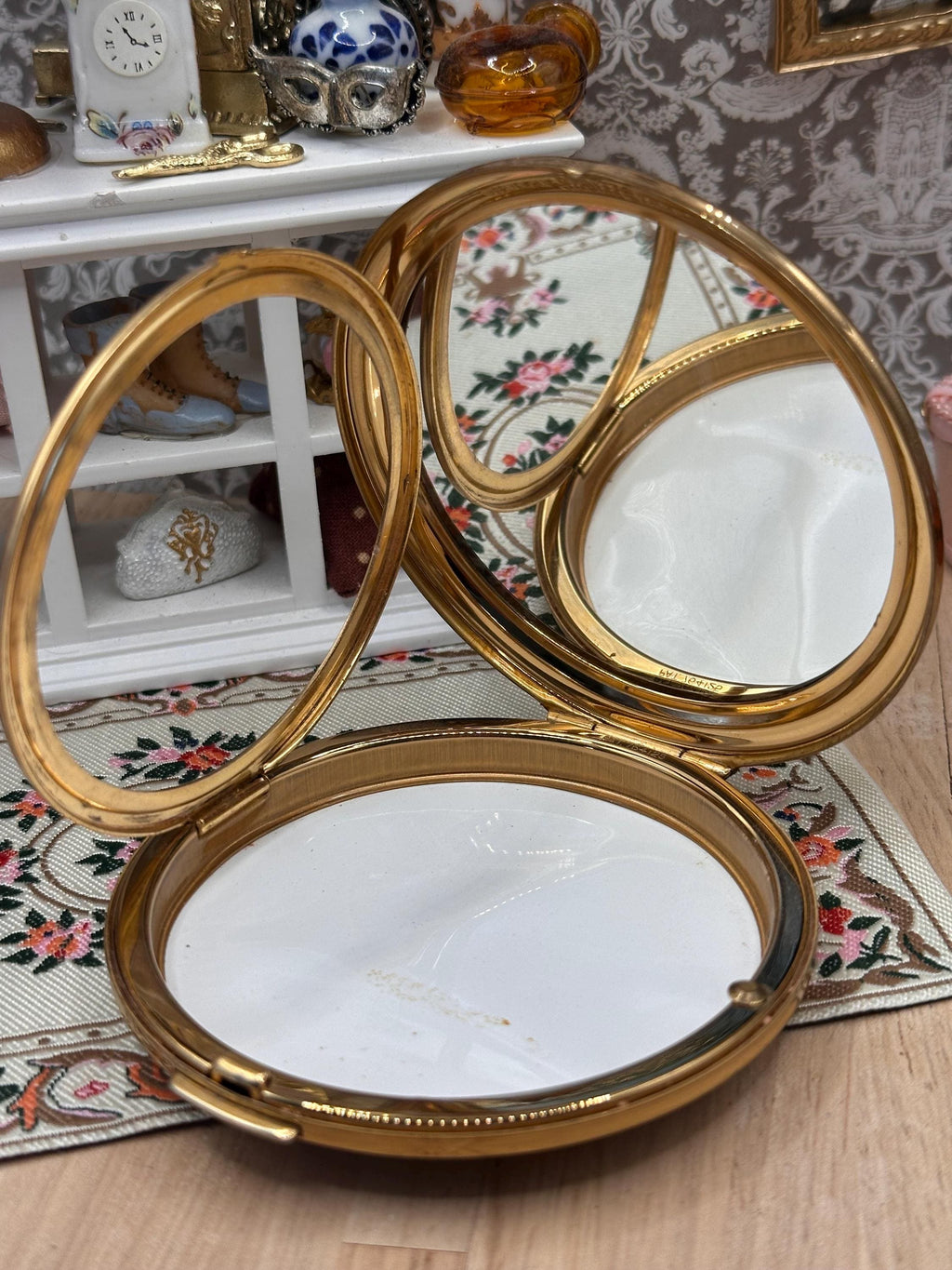 Vintage 1950s Stratton Convertible Powder Compact – Cobalt Blue Swans & Reeds – 8cm