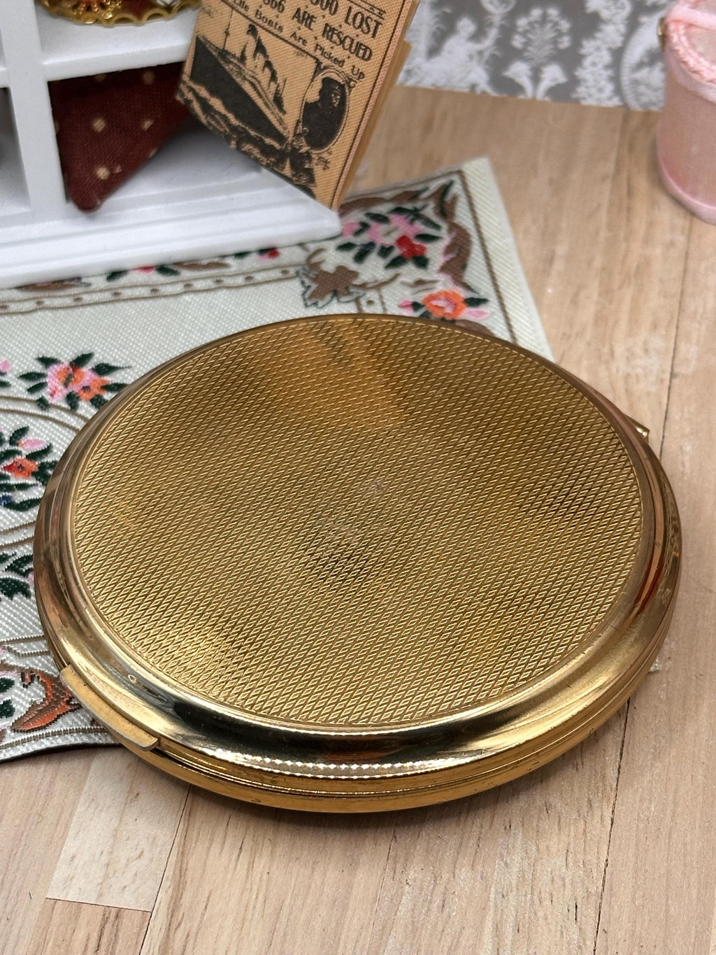 Vintage Stratton Bamboo & Daisy Floral Powder Compact Mirror 8cm Copper Enamel