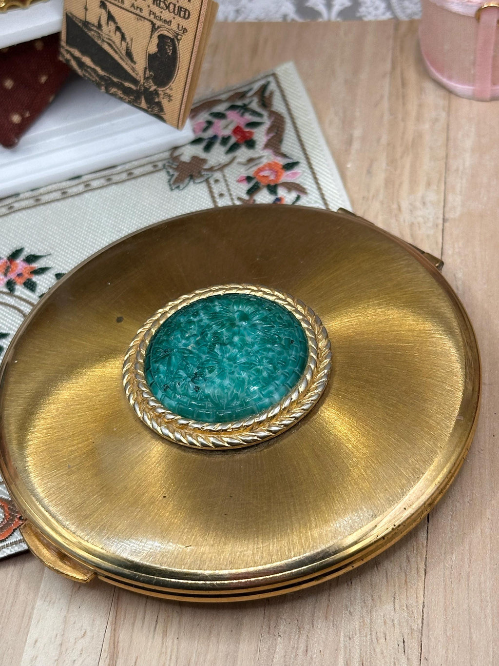 Vintage Kigu of London Gold Tone Powder Compact with Green Lucite Cabochon 8cm