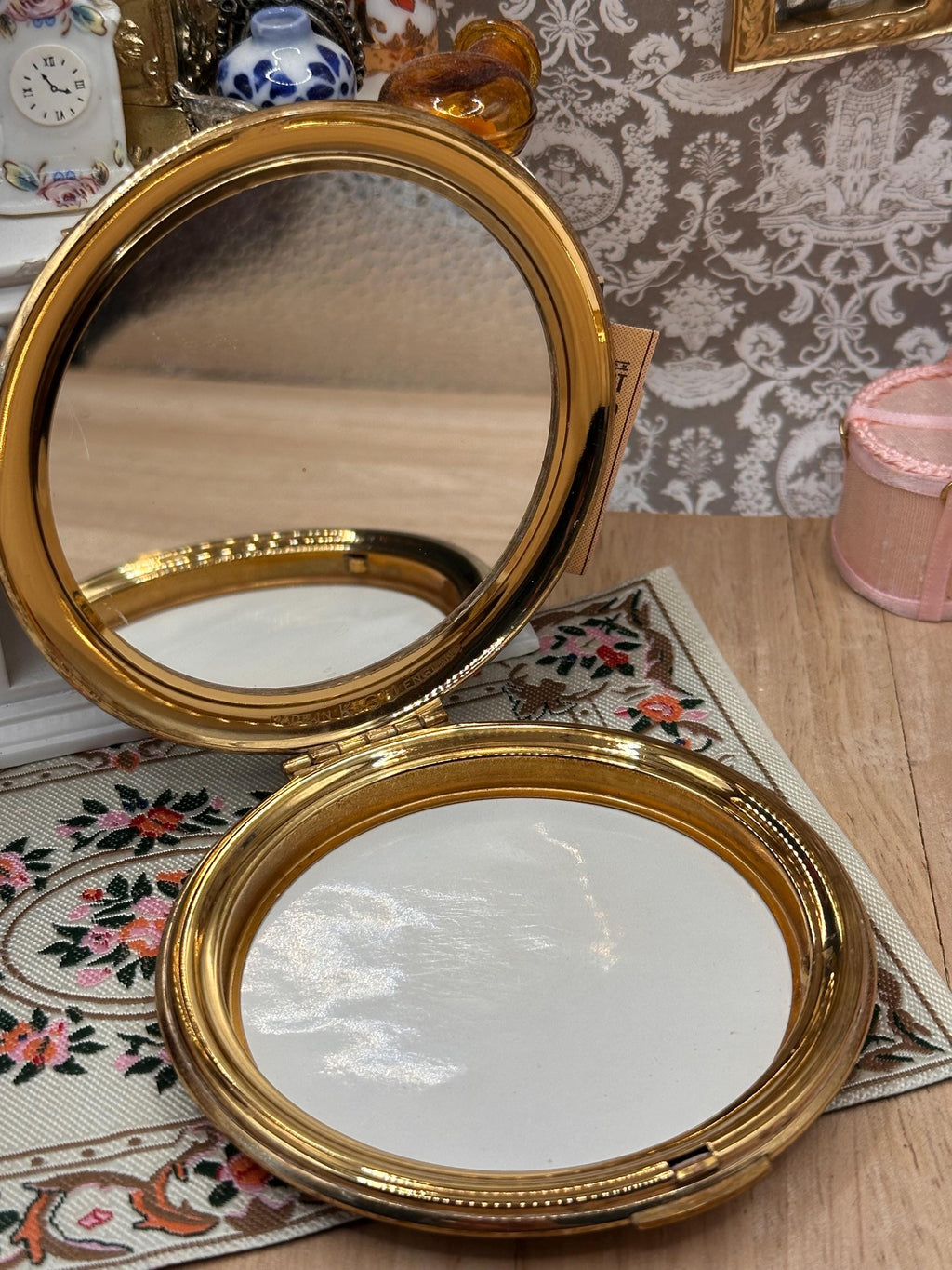 Vintage Kigu of London Gold Tone Powder Compact 8cm Engine Turned Vanity Mirror