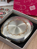Unused Boxed Kigu Convertible Powder Compact 8cm with Pouch & Kigu Plus Sifter – Real Diamond Cut Mirror – Vintage 1950s Vanity
