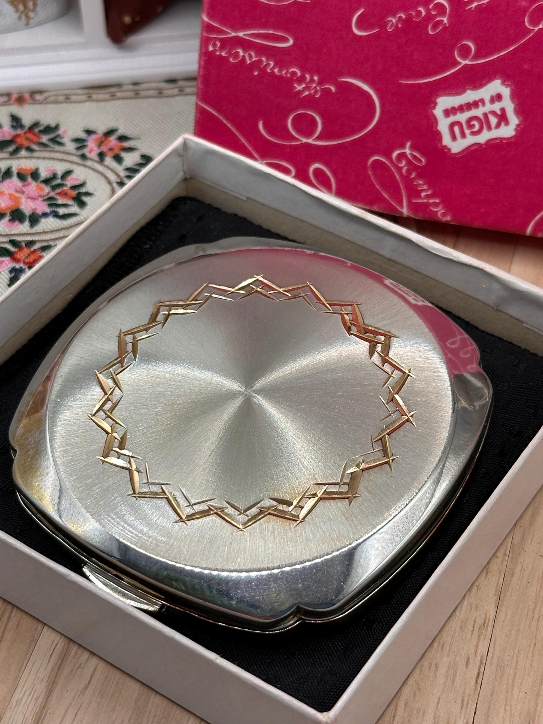 Unused Boxed Kigu Convertible Powder Compact 8cm with Pouch & Kigu Plus Sifter – Real Diamond Cut Mirror – Vintage 1950s Vanity