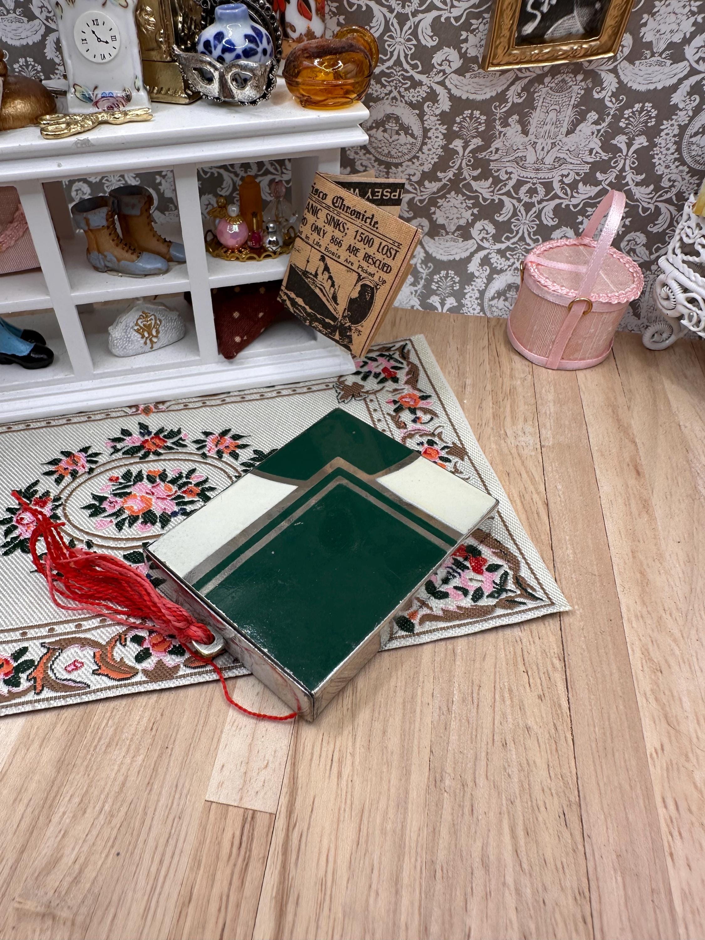Rare Art Deco Green & White Enamel Sliding Powder Compact with Original Tassel c.1930s