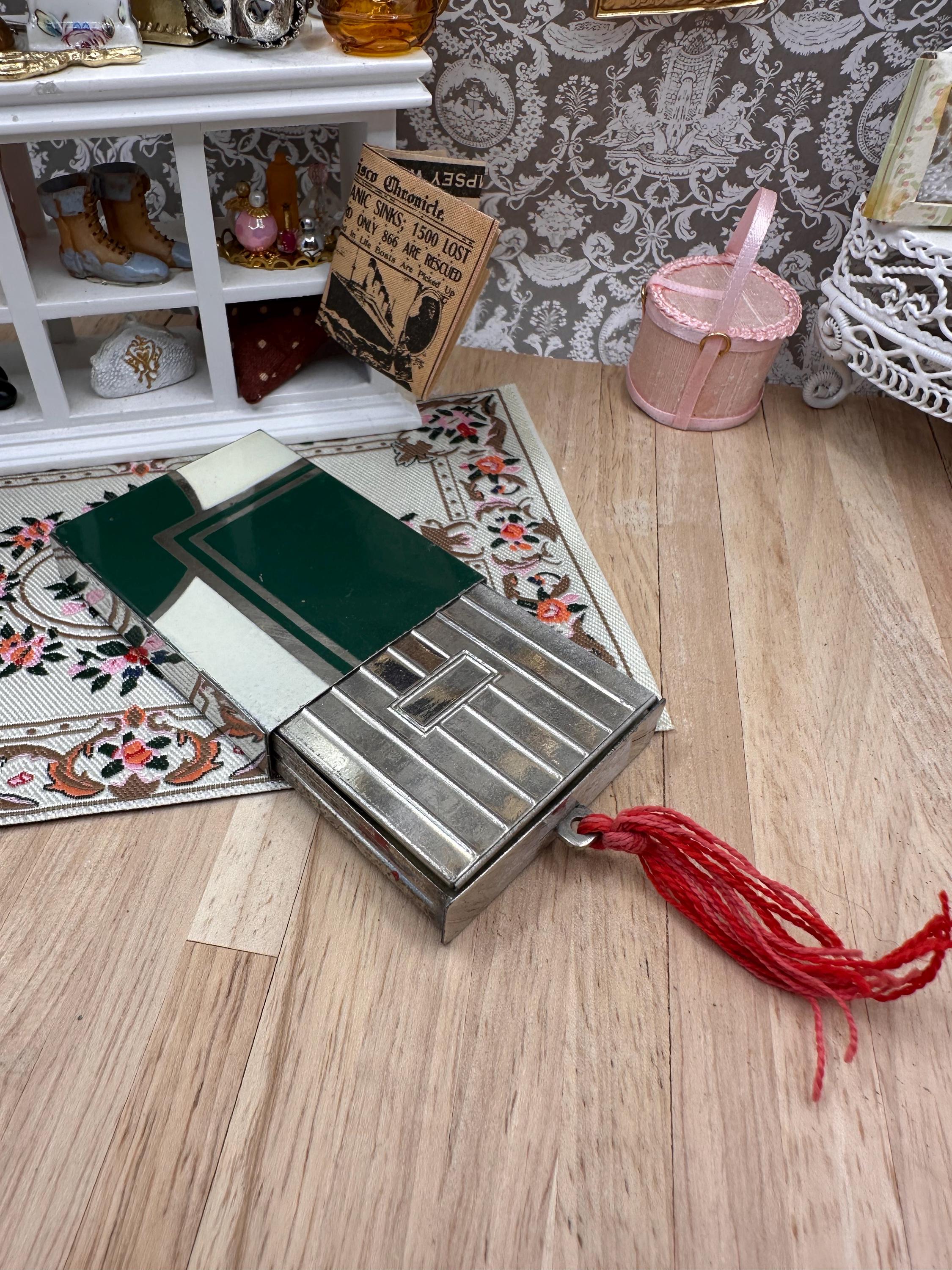 Rare Art Deco Green & White Enamel Sliding Powder Compact with Original Tassel c.1930s