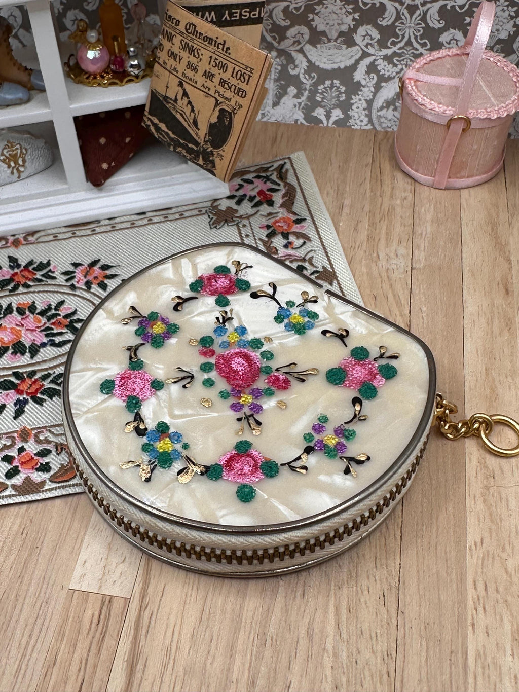 Rare Vintage 1950s Zip Around Lucite Powder Compact – Hand Decorated Floral Vanity Compact – Marbled Faux Mother of Pearl Makeup Compact