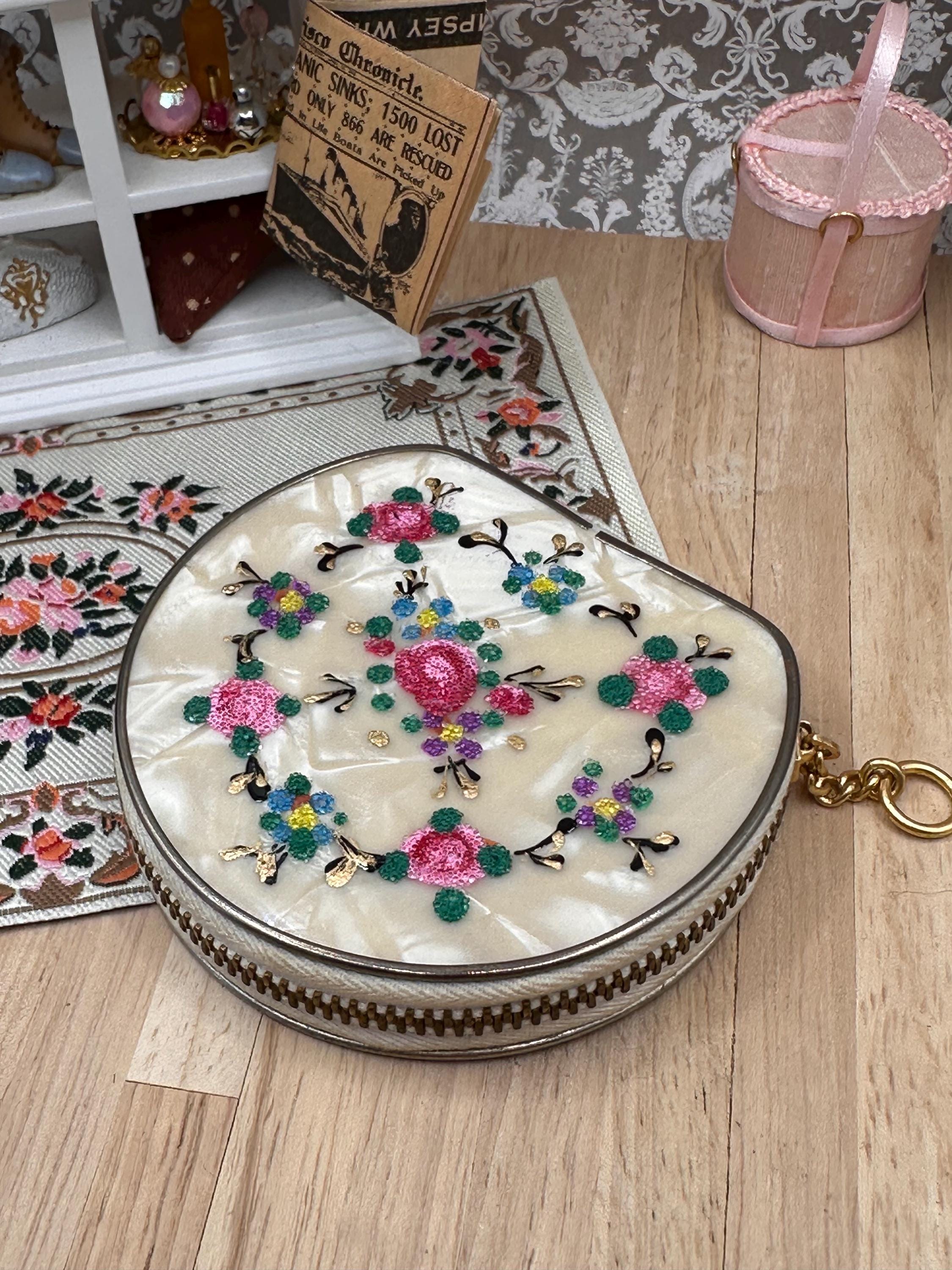 Rare Vintage 1950s Zip Around Lucite Powder Compact – Hand Decorated Floral Vanity Compact – Marbled Faux Mother of Pearl Makeup Compact