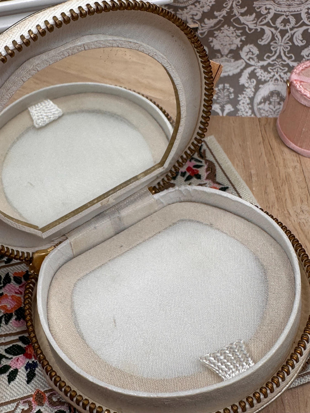 Rare Vintage 1950s Zip Around Lucite Powder Compact – Hand Decorated Floral Vanity Compact – Marbled Faux Mother of Pearl Makeup Compact
