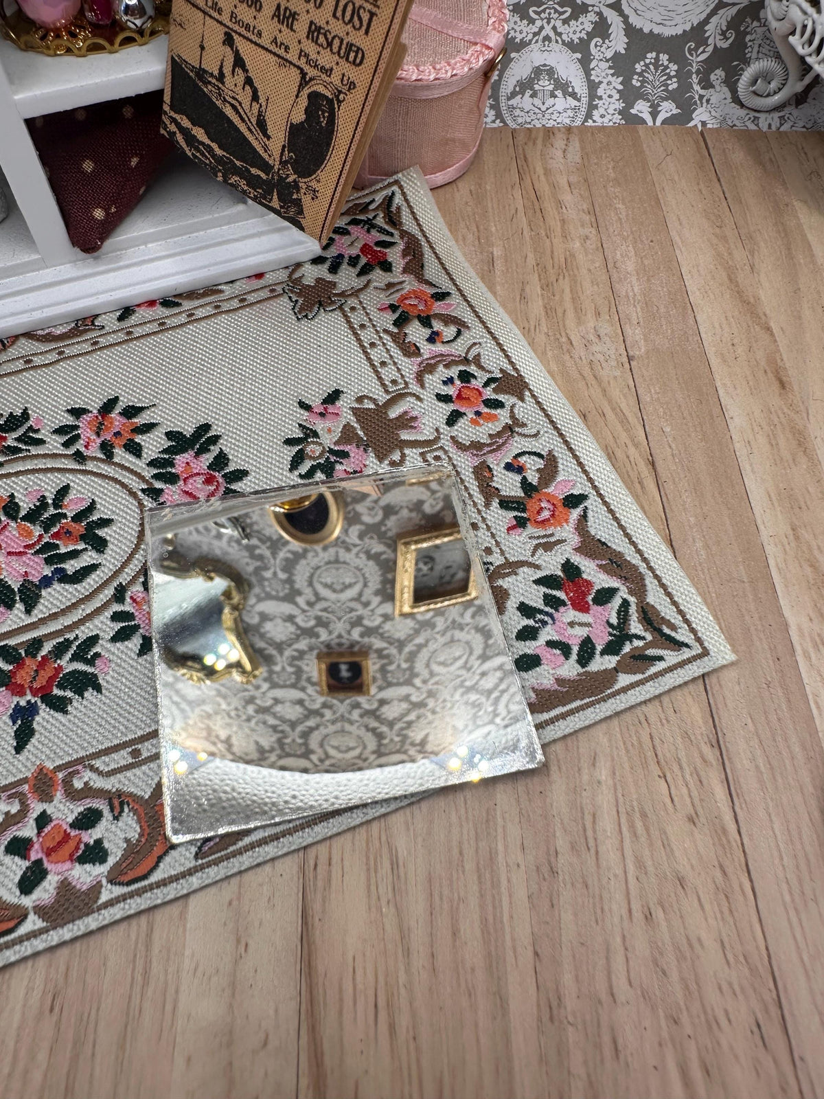 Vintage Compact Replacement Mirror Glass – Genuine Salvaged Vanity Compact Spare – Various Sizes & Shapes