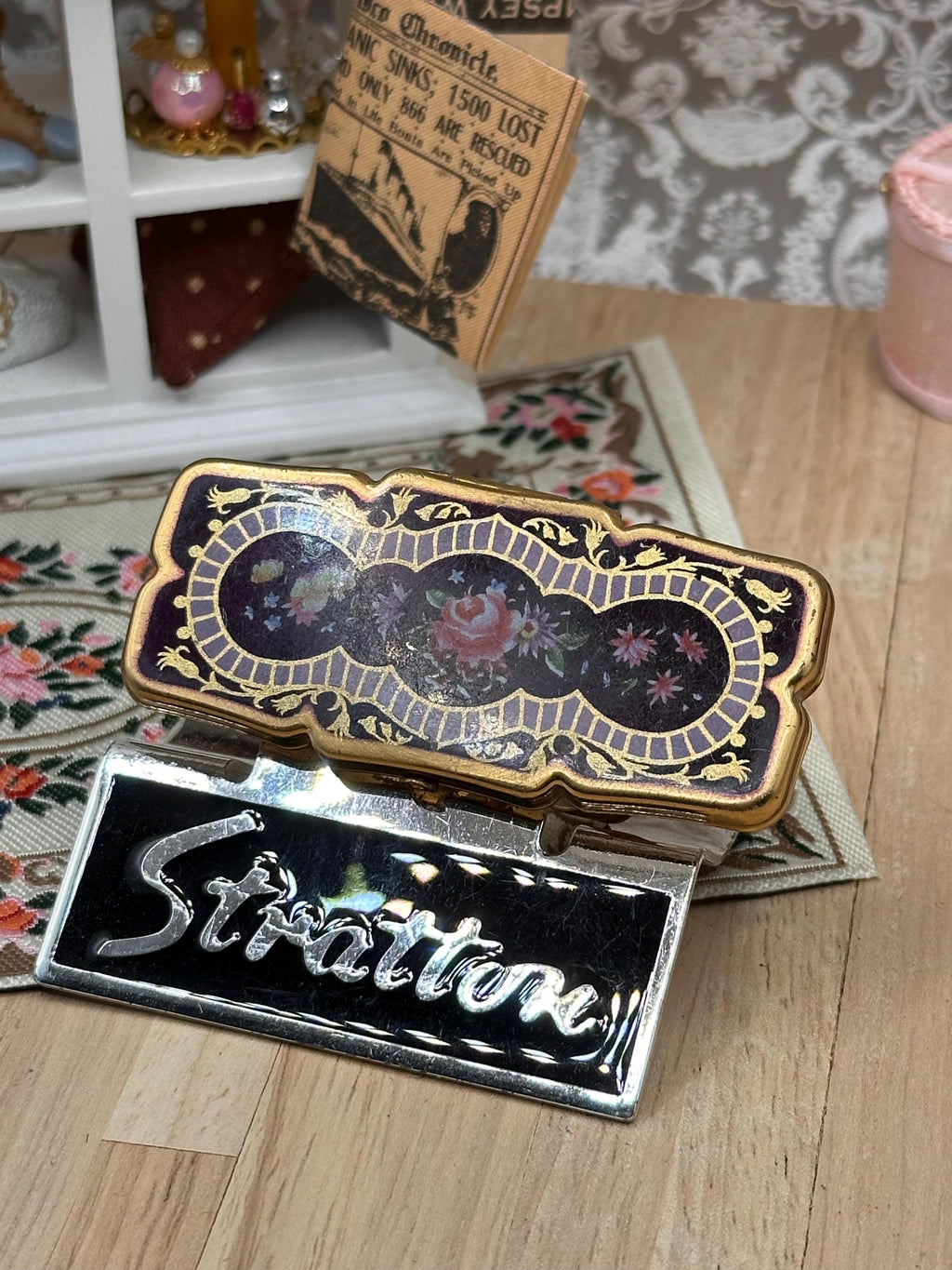 Vintage Stratton Lip View Lipstick Holder with Mirror – Floral Enamel Vanity Accessory – Made in England – 6cm
