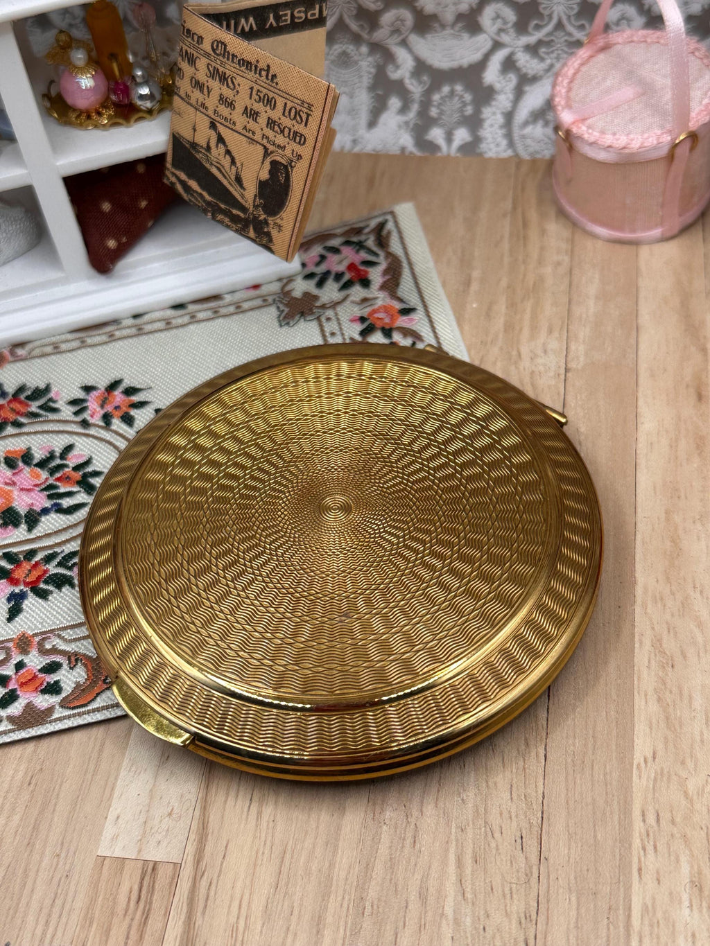 Vintage Kigu Purple Guilloché Enamel Powder Compact – Gold Tone Vanity Compact – 8cm – Made in England