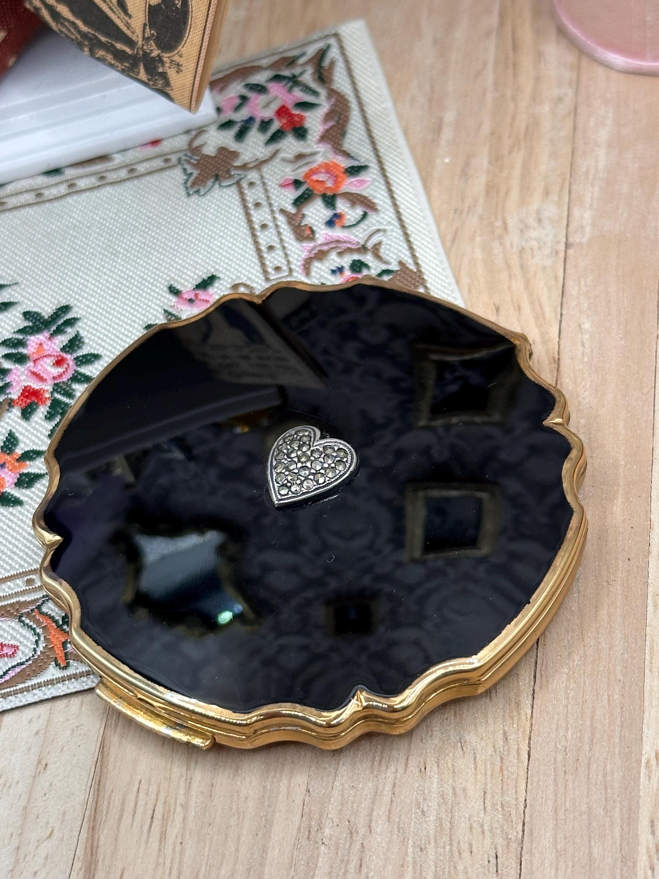 Vintage Stratton Compact-in-Hand Black Enamel Heart Powder Compact with Original Pouch & Puff – 6.5cm – Made in England
