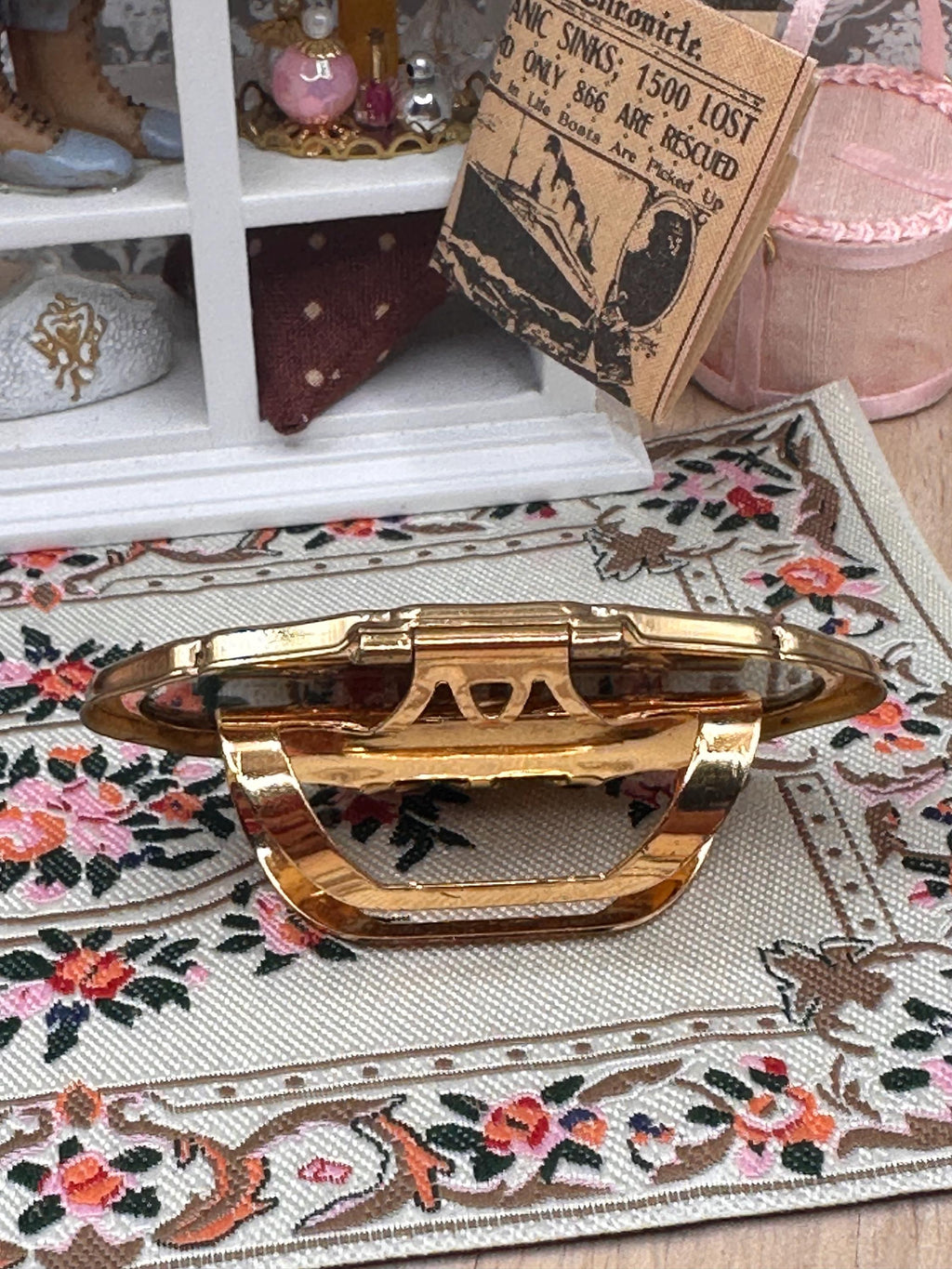 Vintage Stratton Lip-View Compact Mirror – Floral Enamel Gold Tone – 6cm
