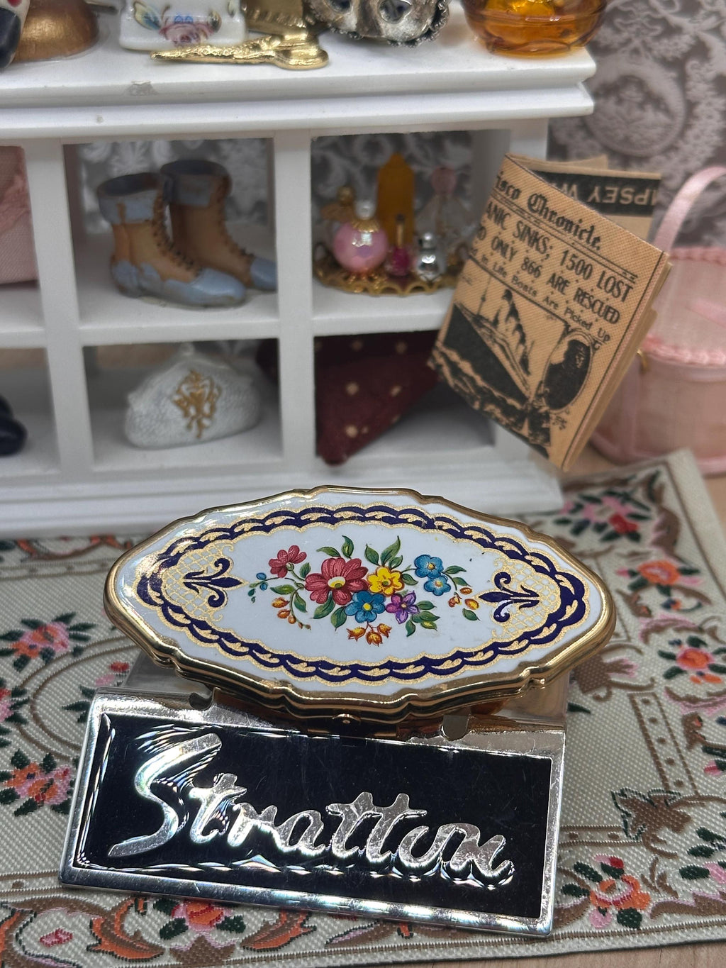 Vintage Stratton Lip-View Compact Mirror – Floral Enamel Gold Tone – 6cm