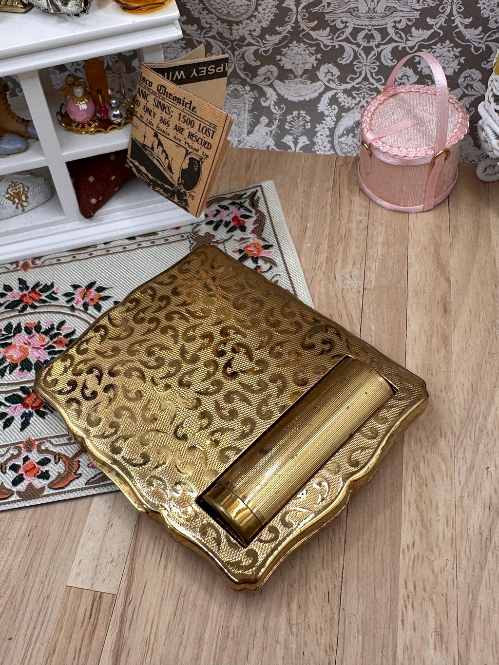 Vintage Stratton Lipstick Empress Mother of Pearl Compact – Compact-in-Hand Vanity Set – Original Lipstick, Puff & Sifter – 8.5 x 7cm