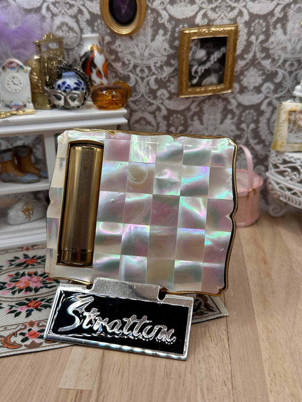 Vintage Stratton Lipstick Empress Mother of Pearl Compact – Compact-in-Hand Vanity Set – Original Lipstick, Puff & Sifter – 8.5 x 7cm