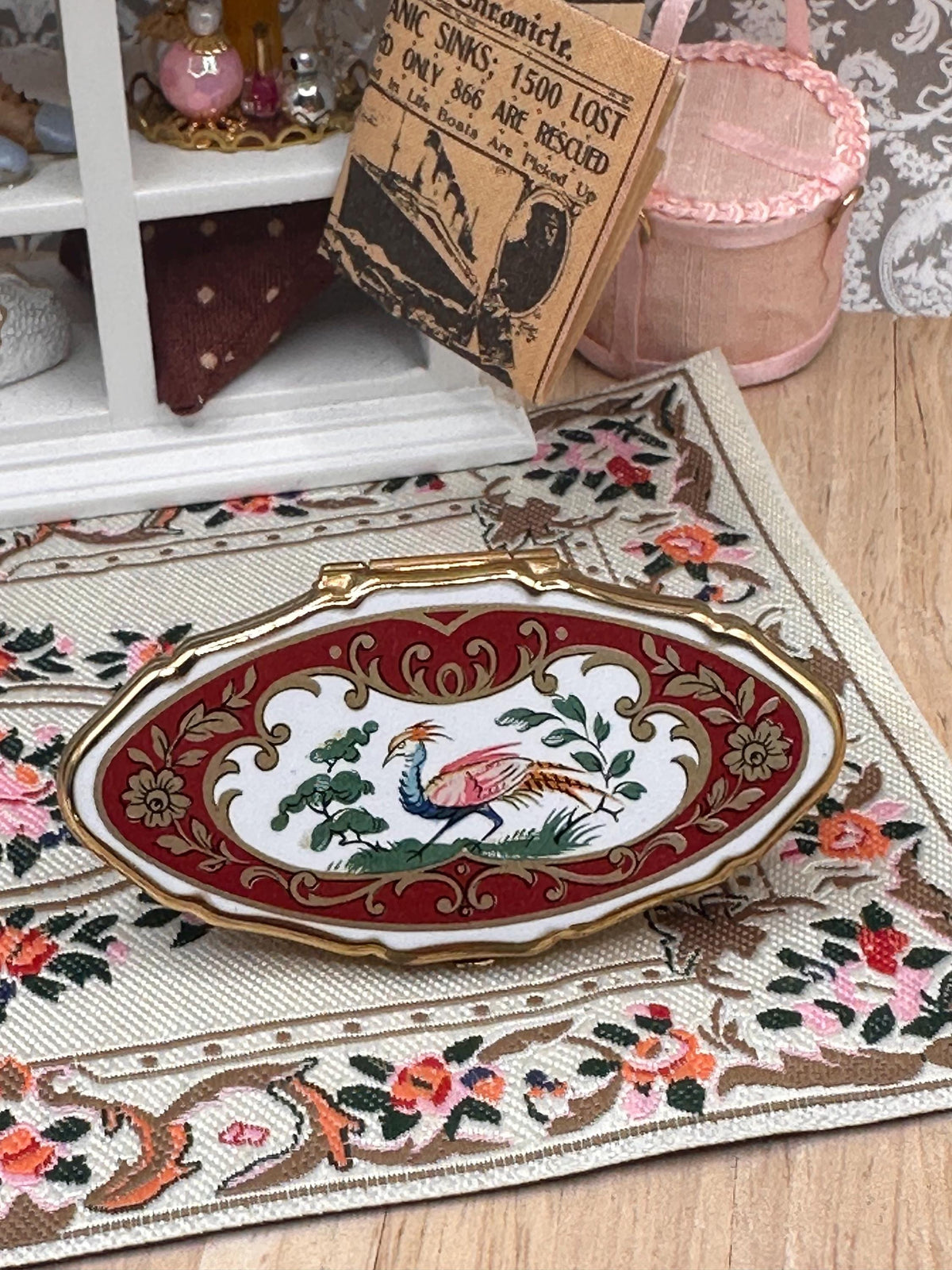 Vintage Stratton Lip-View Compact Mirror – Peacock Enamel – 6cm