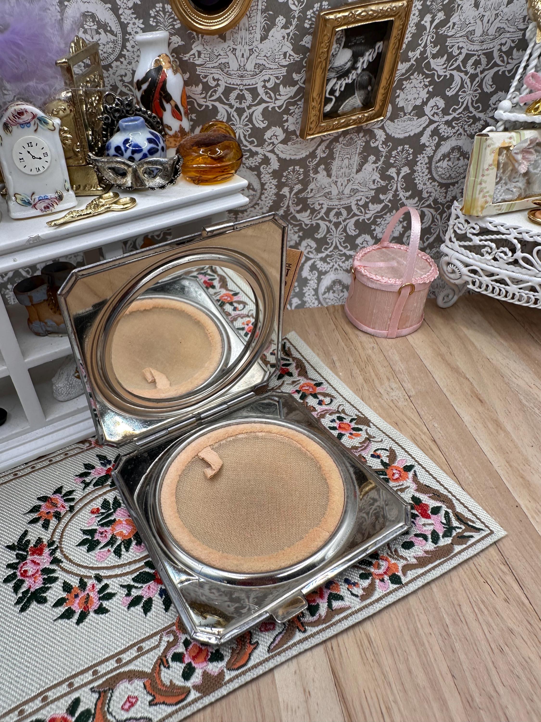 Vintage Art Deco Silver Tone Engine Turned Powder Compact – Geometric Vanity Compact – Unmarked – 7cm
