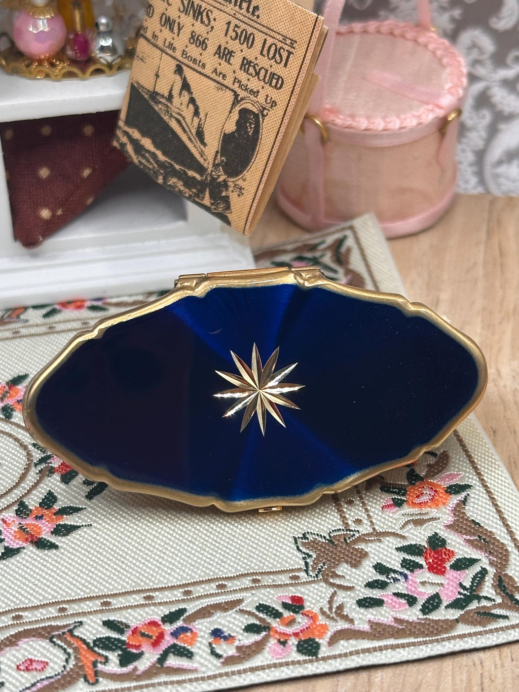 Vintage Stratton Lip-View Compact Mirror – Boxed Blue Starburst – 6cm