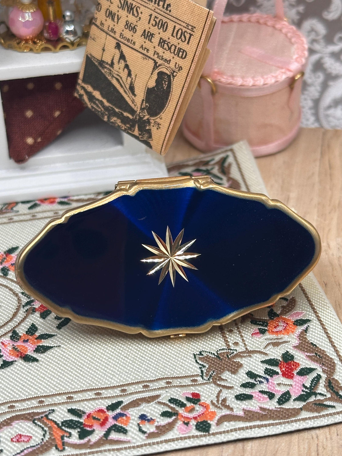 Vintage Stratton Lip-View Compact Mirror – Boxed Blue Starburst – 6cm