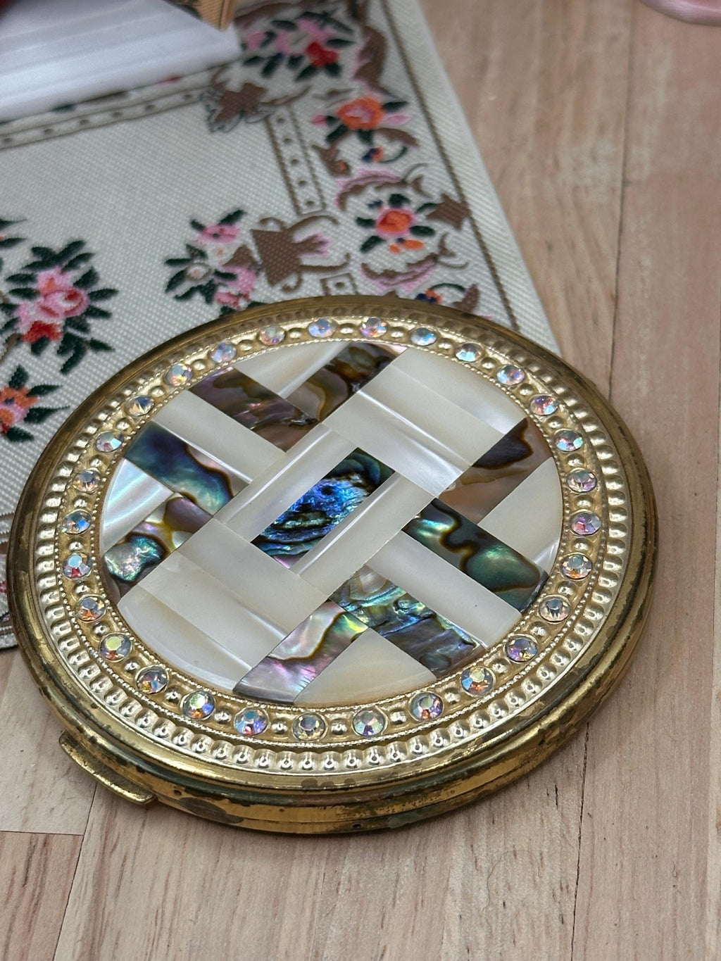 Vintage Beauty Powder Compact 7cm Gold Tone Mirror Compact Aurora Rhinestones Mother of Pearl Mosaic Vanity Compact Display Piece