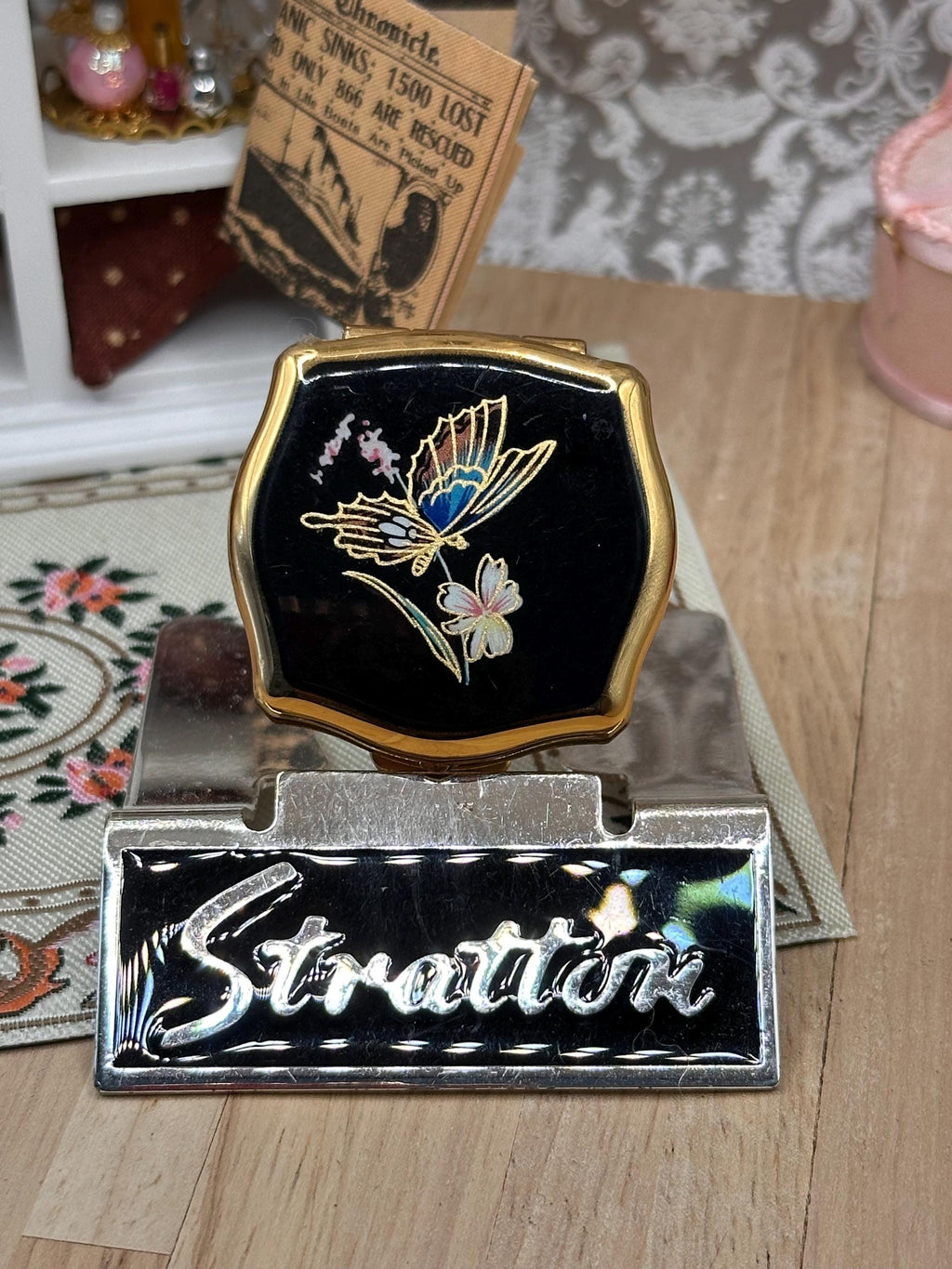 Vintage Stratton Butterfly Enamel Pill Box Black Floral Gold Tone 4cm Collectable Vanity Case