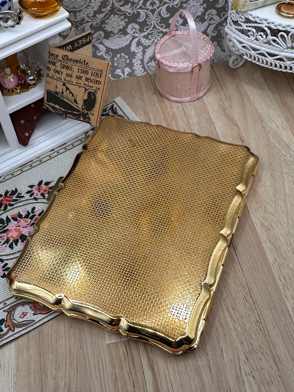 Vintage Stratton Large Enamel Floral Cigarette Case White Roses Gold Tone Vanity Case 11cm