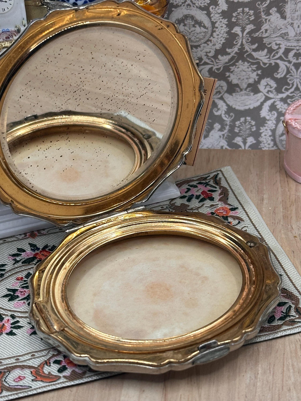 Vintage Stratton Lancret Plaisirs Champêtres Copper Tone Powder Compact 8.5cm Rococo Mirror