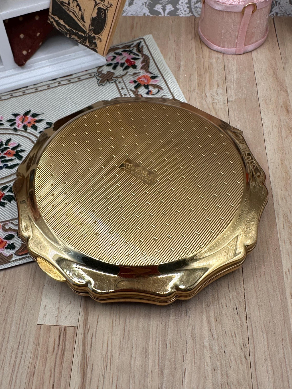 Vintage Boxed Stratton Floral Powder Compact 8.5cm Navy Blue Enamel Unused with Pouch & Sifter