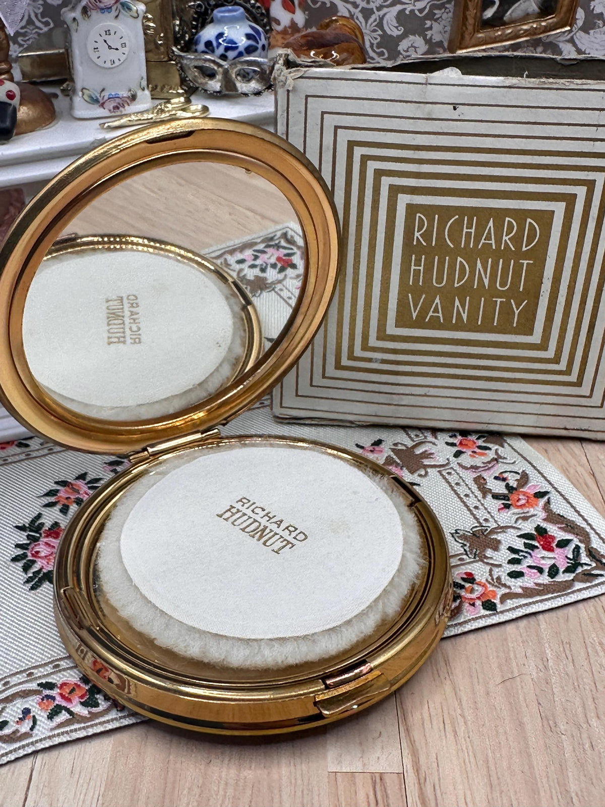 Vintage Richard Hudnut Vanity Powder Compact – Boxed Gold Tone Sunburst – Original Puff