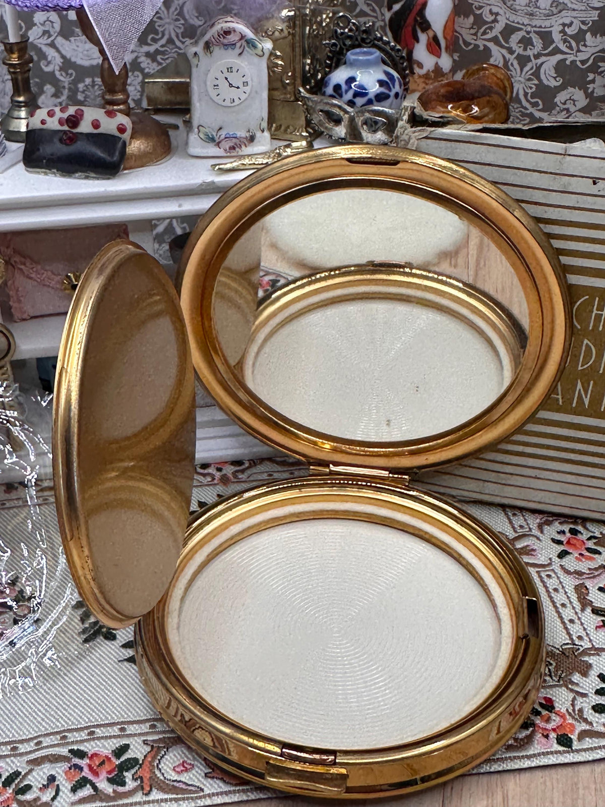 Vintage Richard Hudnut Vanity Powder Compact – Boxed Gold Tone Sunburst – Original Puff