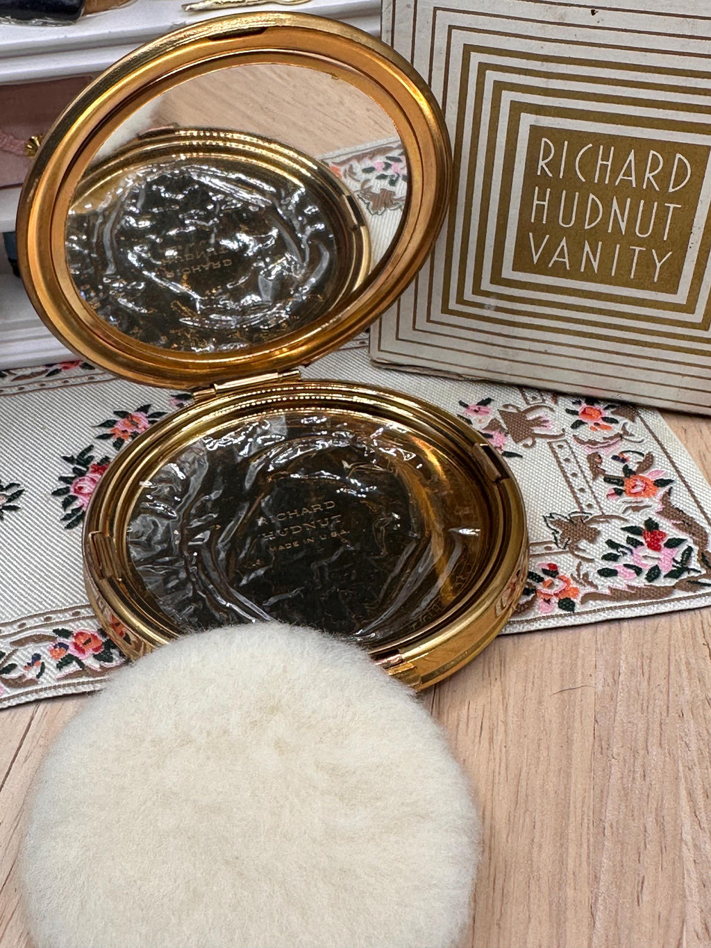 Vintage Richard Hudnut Vanity Powder Compact – Boxed Gold Tone Sunburst – Original Puff