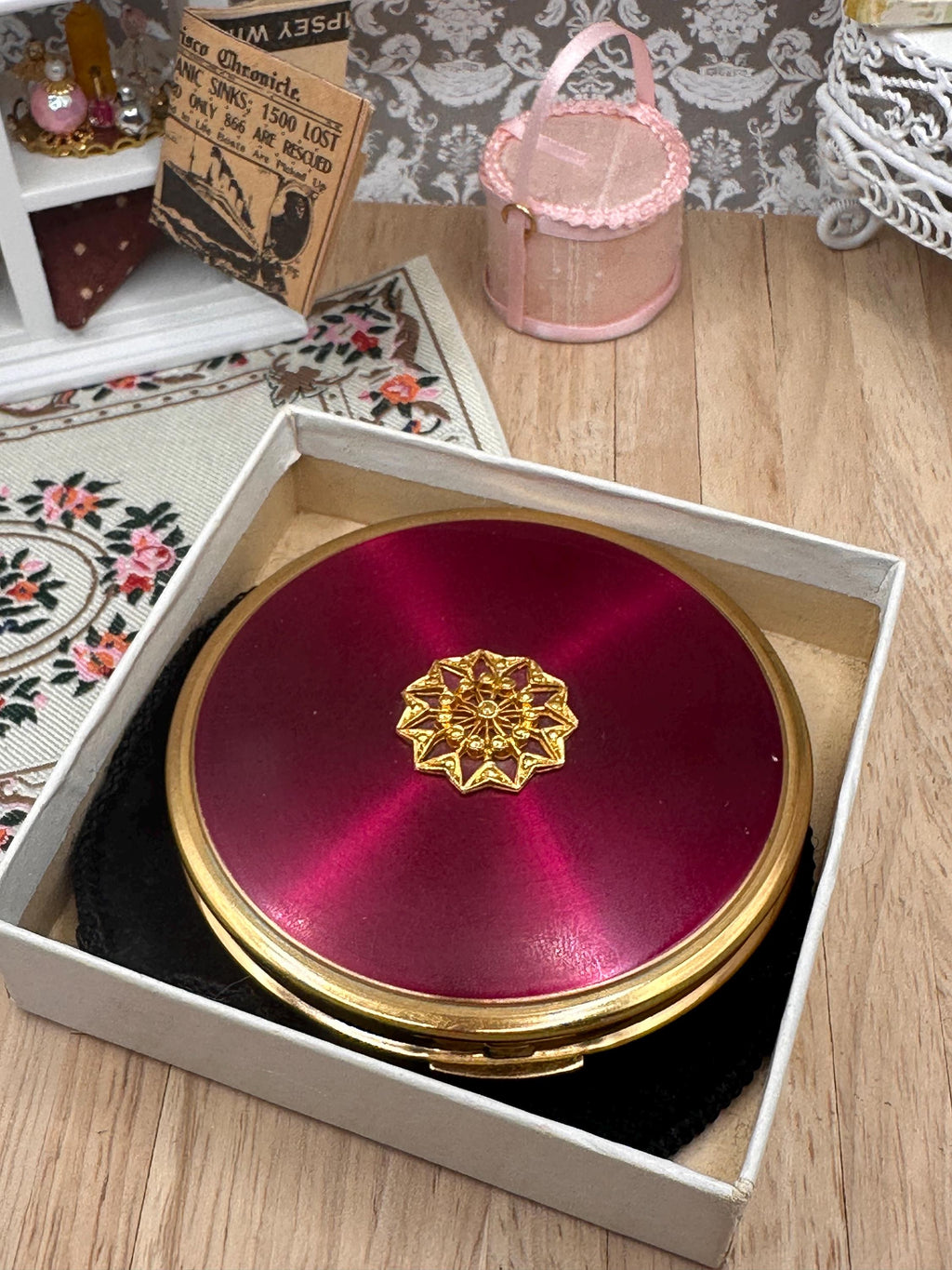 Vintage Boots Convertible Powder Compact – Boxed Unused 7.5cm Gold Tone with Pouch