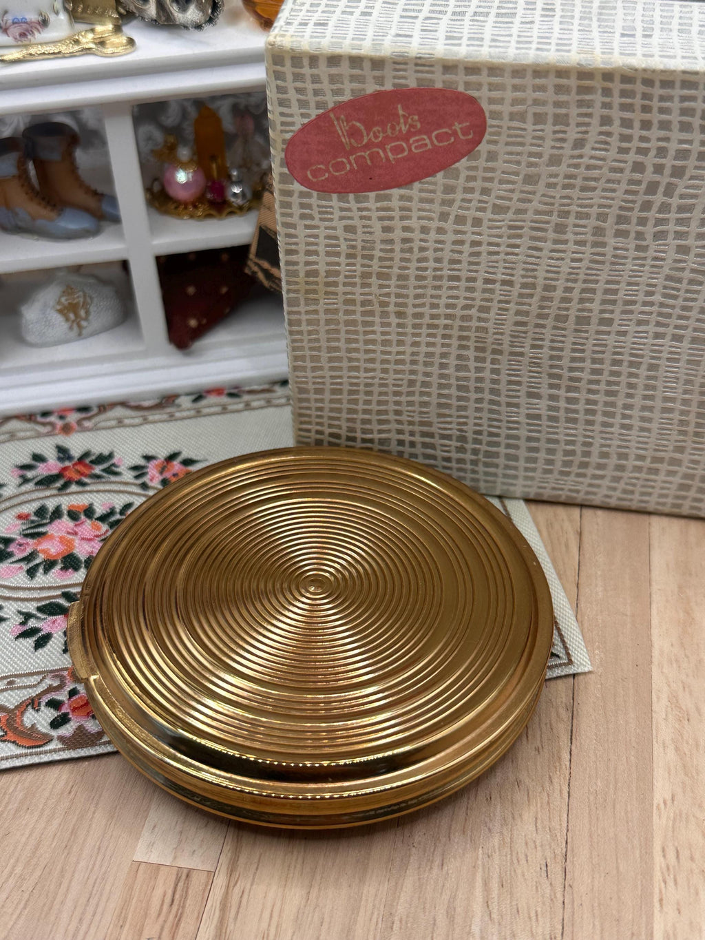 Vintage Boots Convertible Powder Compact – Boxed Unused 7.5cm Gold Tone with Pouch