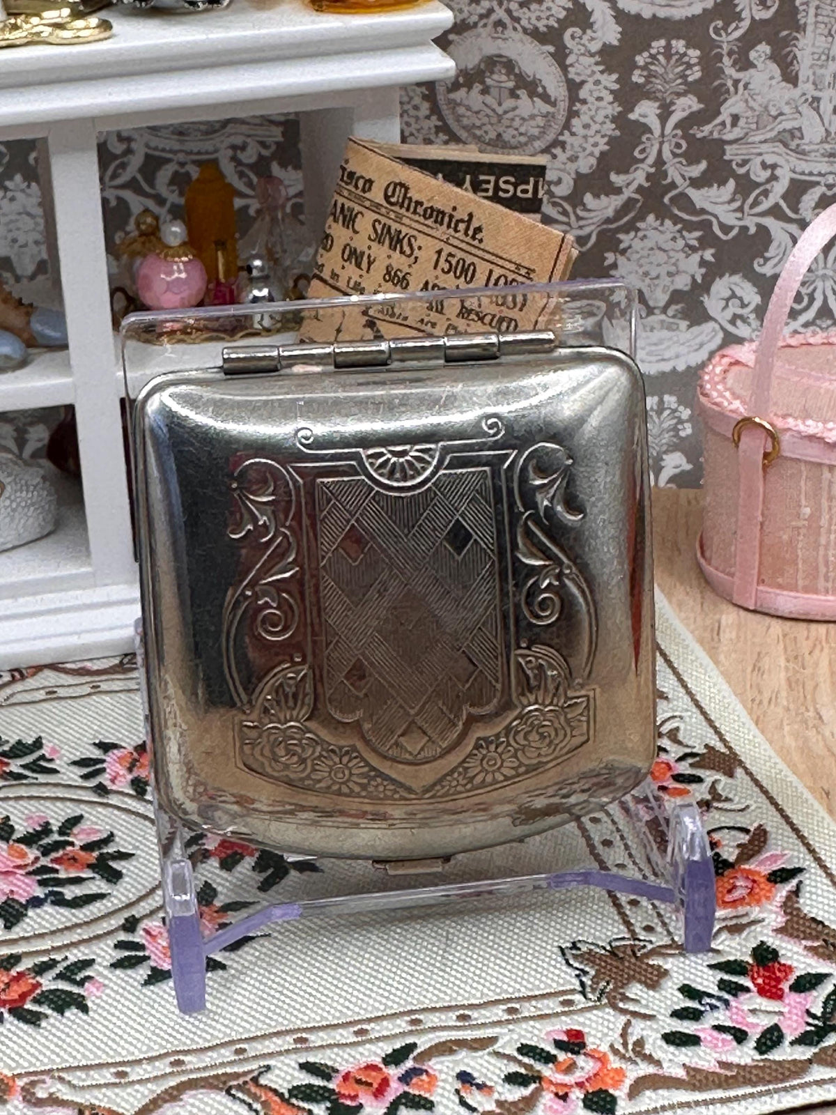 Antique 1920s Art Deco Powder Compact – Marinello Style Silver Tone Floral Heart Design – Rotating Powder Plate