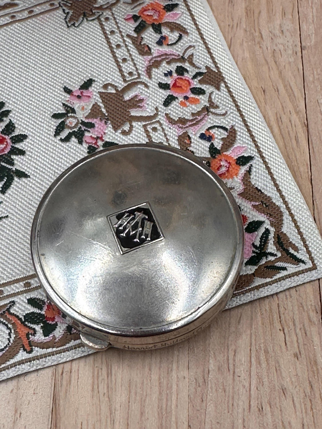 Vintage Harriet Hubbard Powder Compact – Silver Tone 4cm Miniature Vanity Compact with Puff